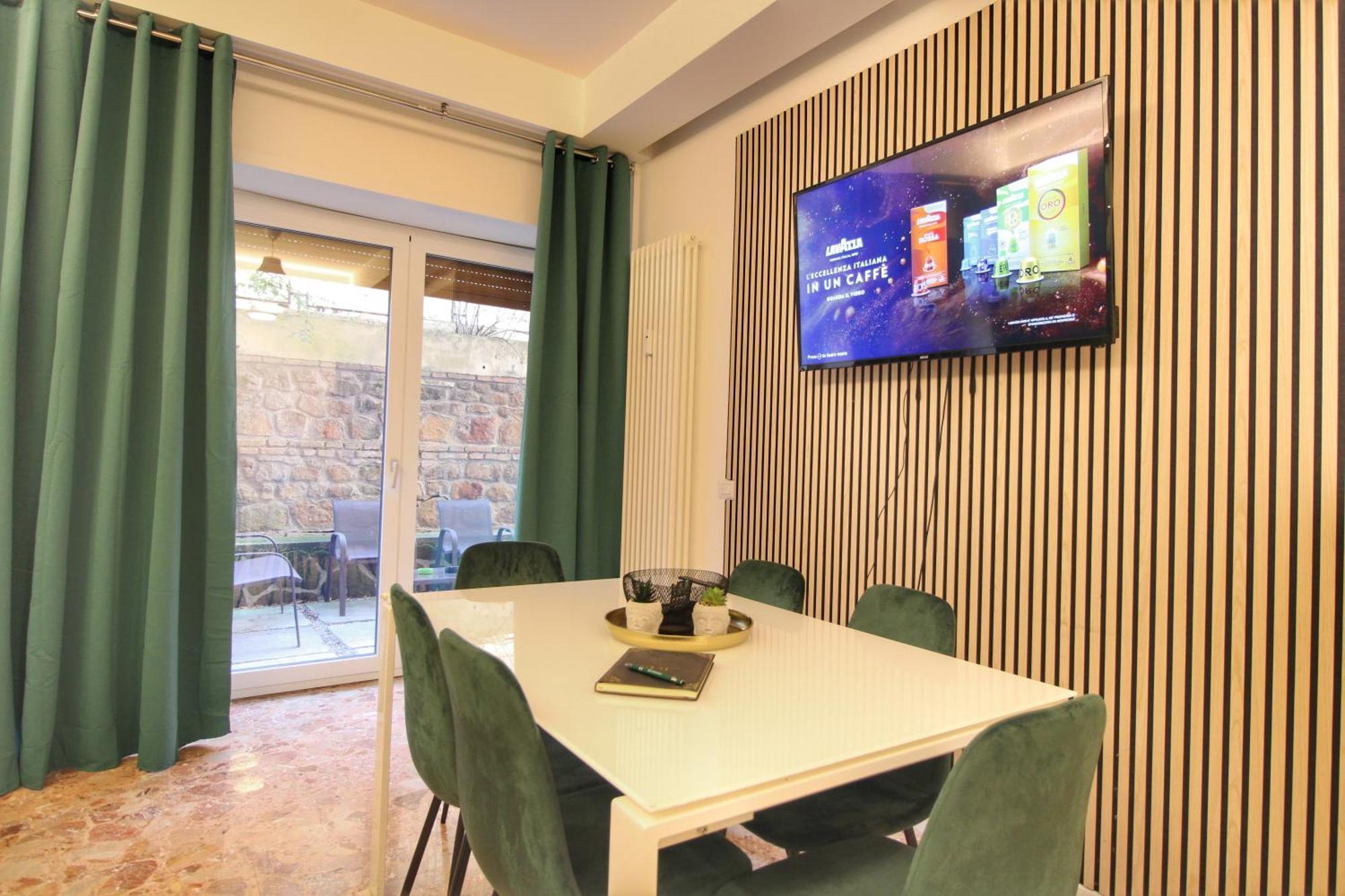Delicious 2 Bed And Garden By Yh