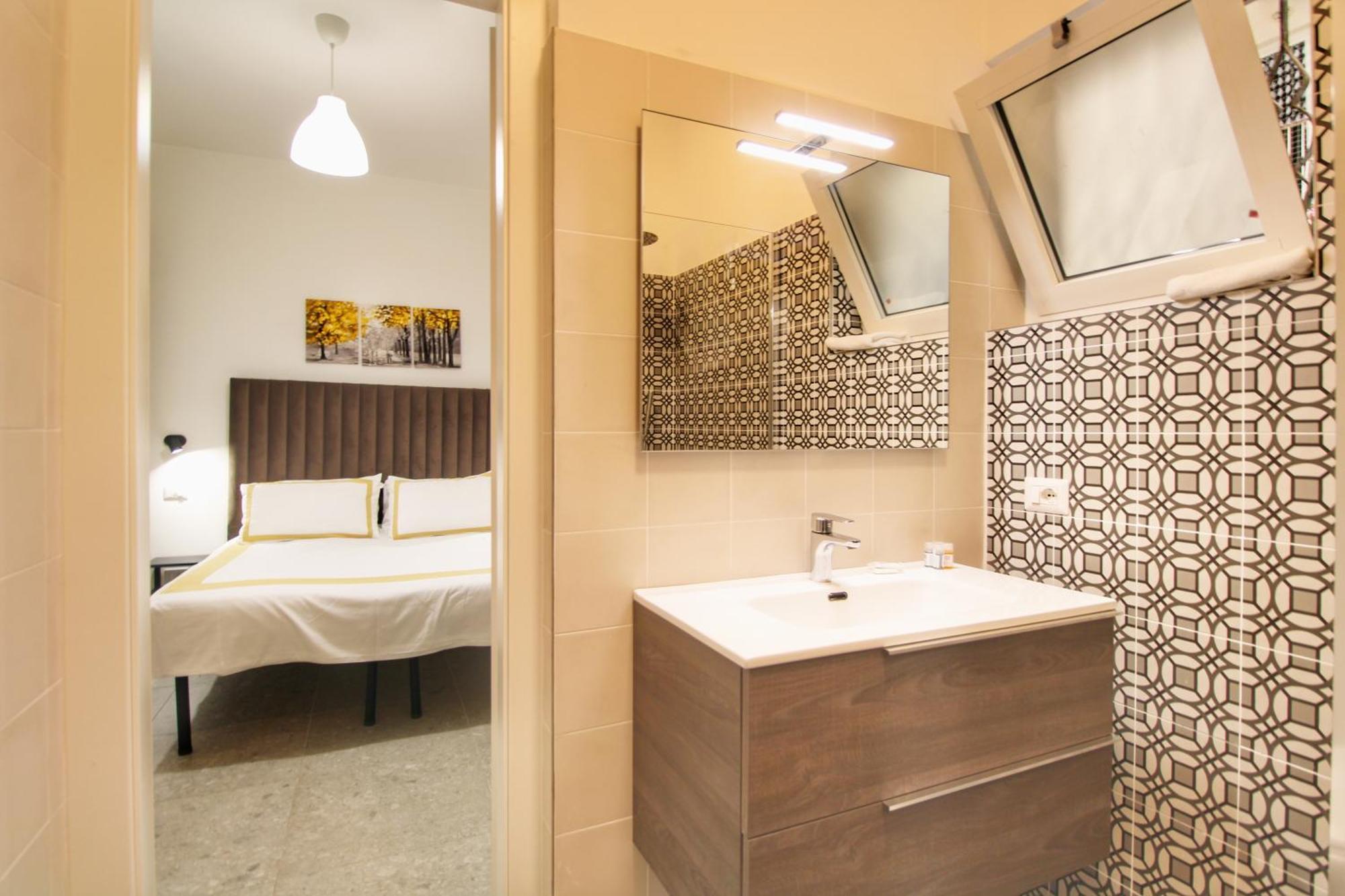 Delicious 2 Bed And Garden By Yh Rome