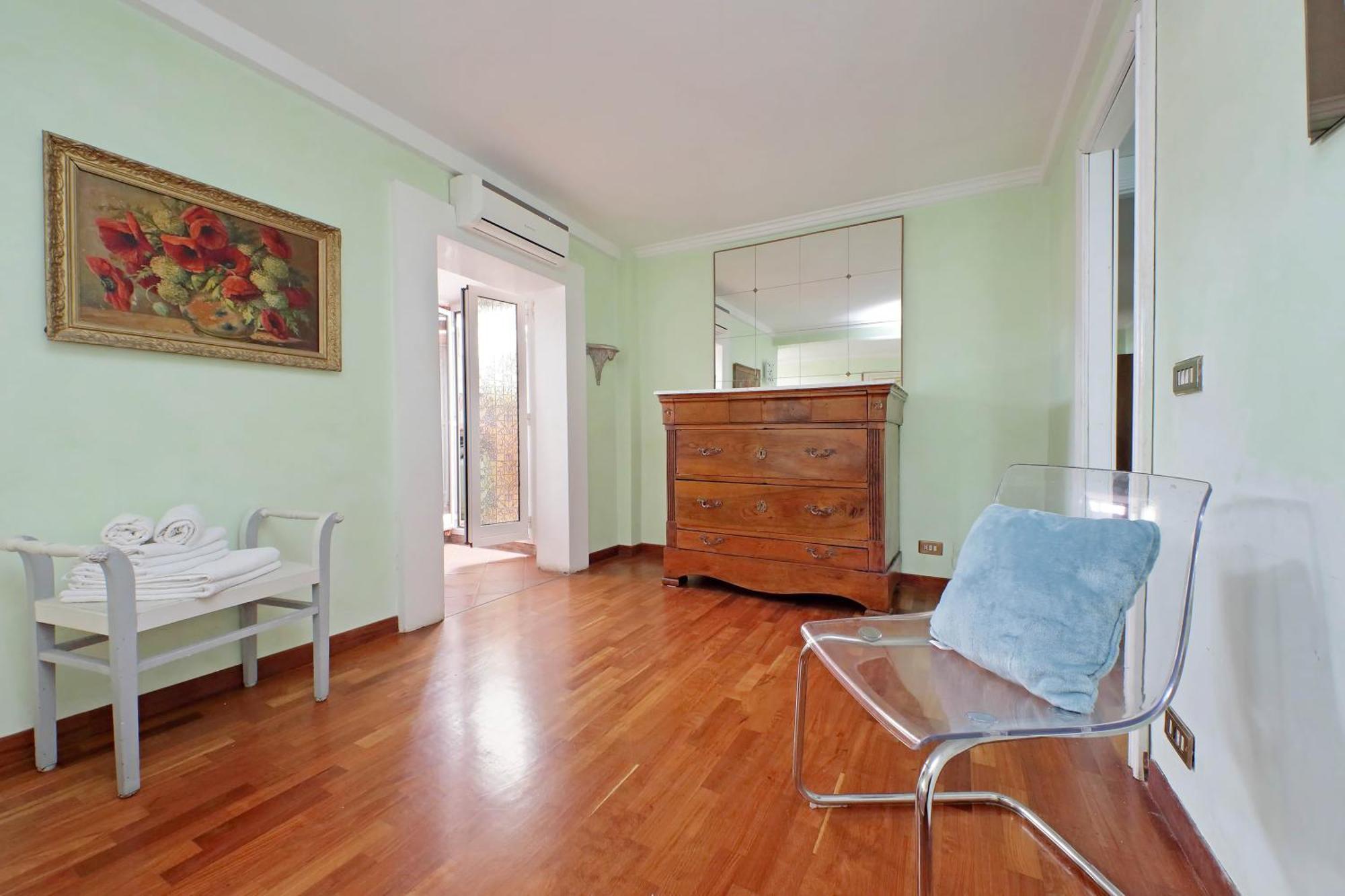 Apartment Anno Domini 120 Sqm, Large, Elegant, Near Center Rome