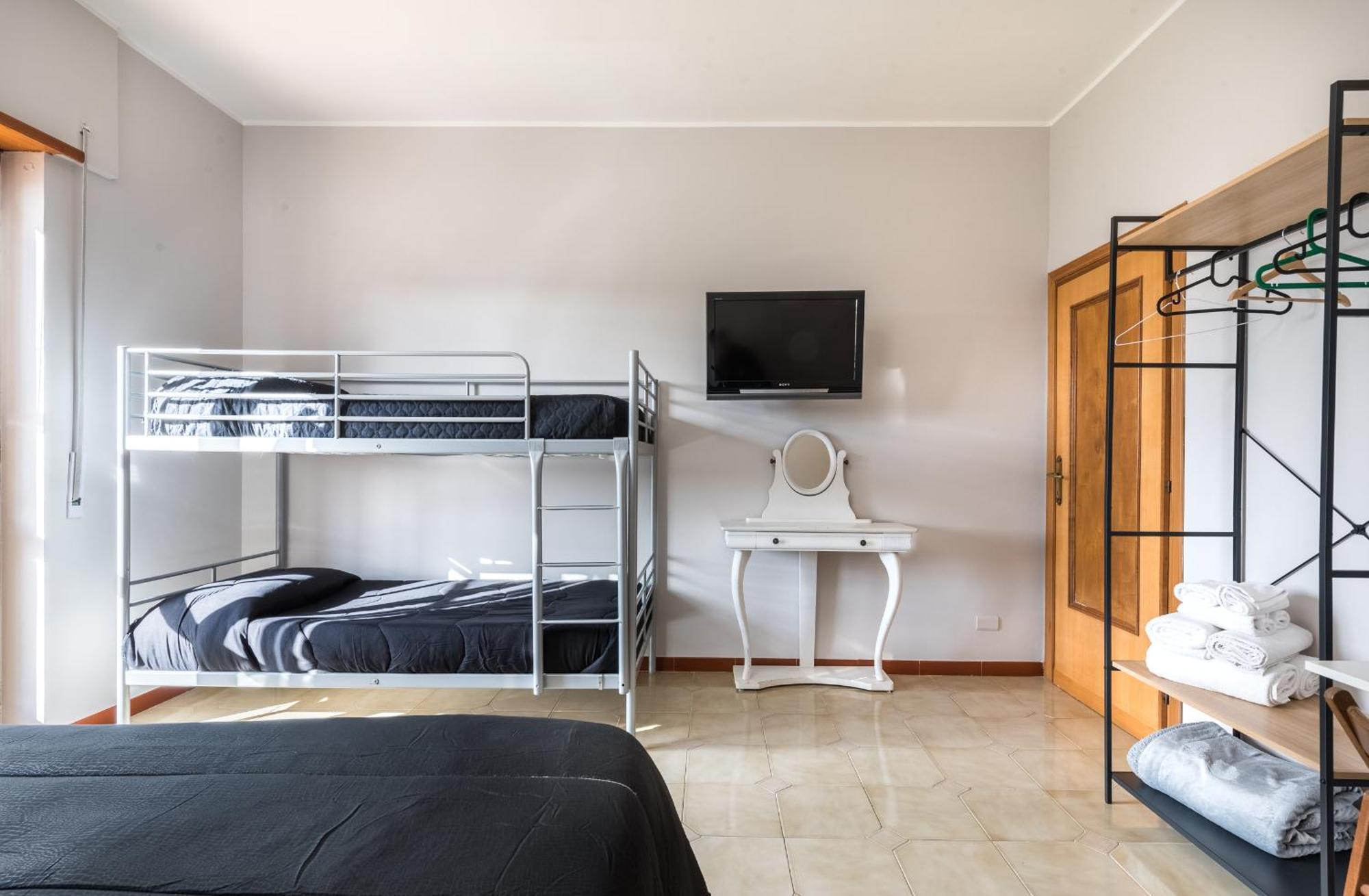Guest house Travelershome Ciampino&Morena Guesthouse *