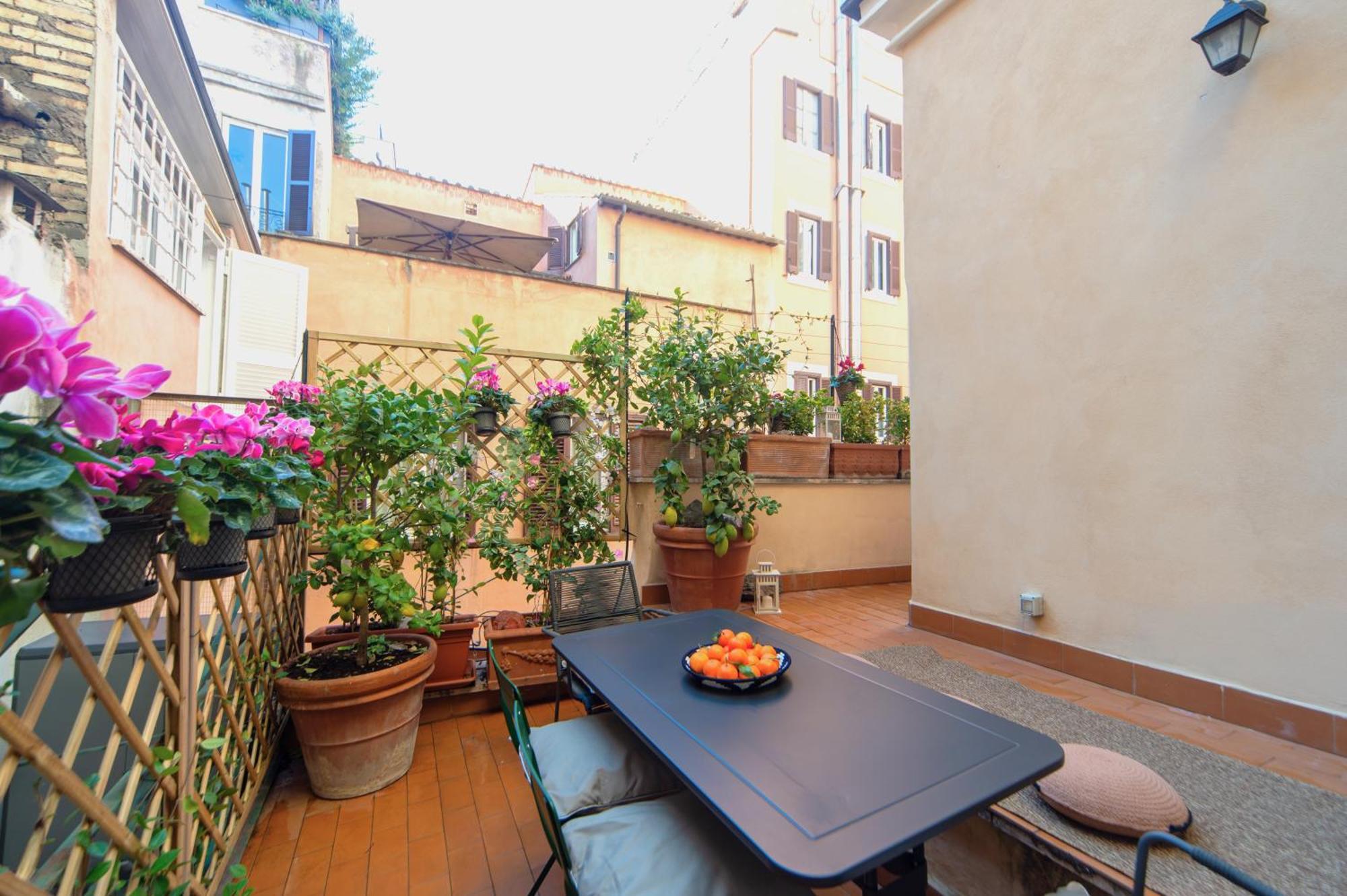 Apartment Bernini Stay, Next To Trevi Fountain *