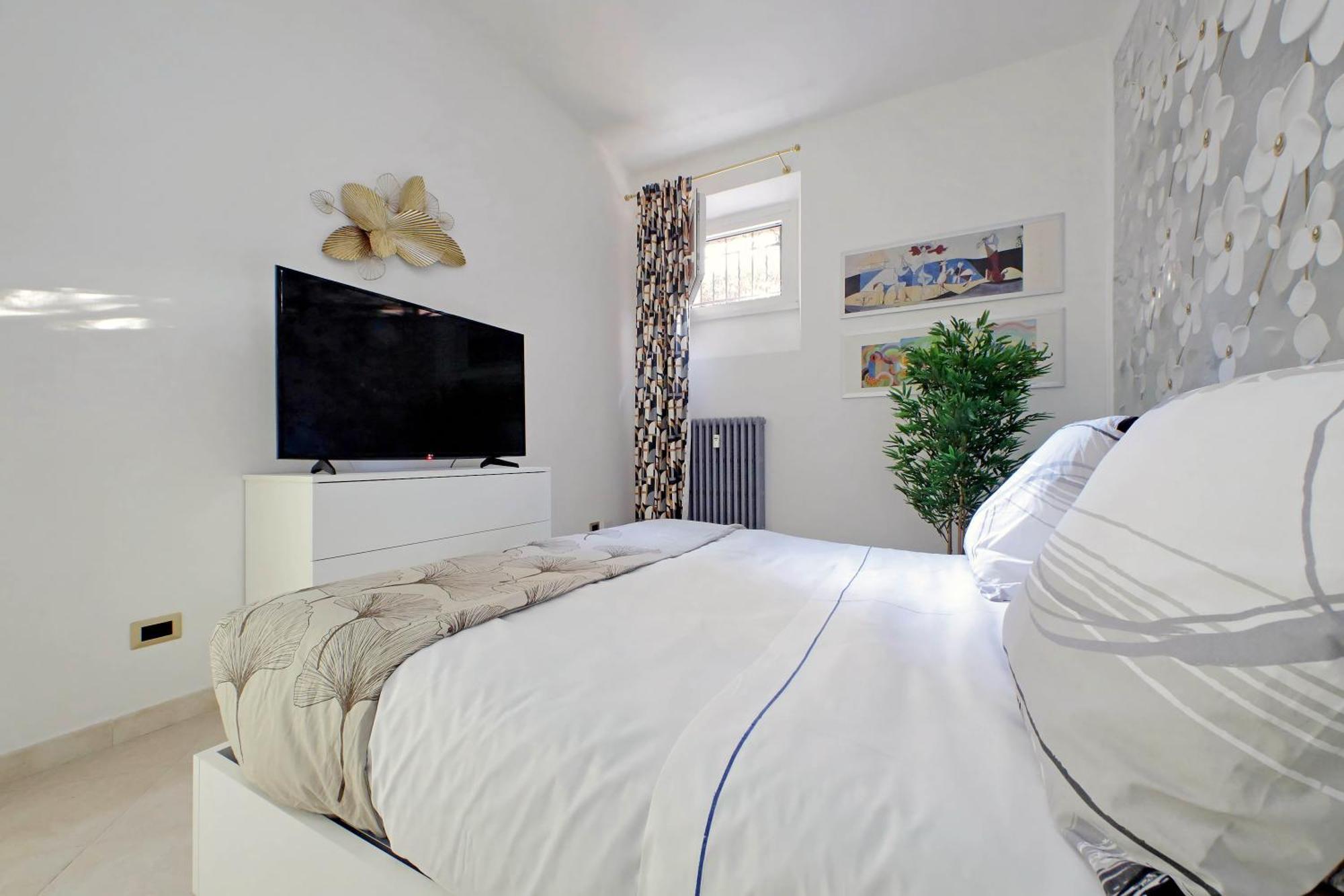 Apartment & *