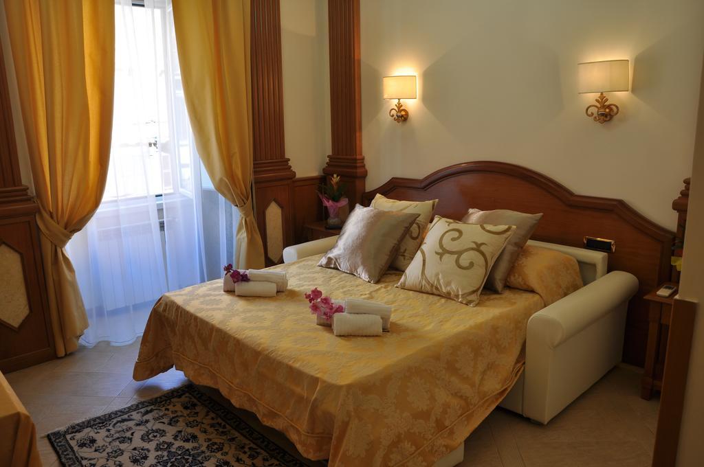 Imperial Crown Rome