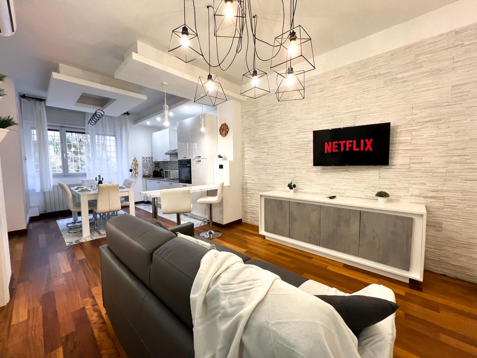 Appartamento Unique House - 3 Bedrooms & 2 Bathrooms With 4 Beds - 100 Meters To The Metro A *