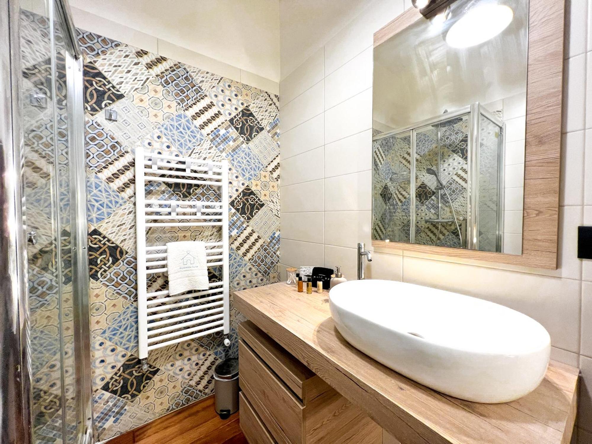 Unique House - 3 Bedrooms & 2 Bathrooms With 4 Beds - 100 Meters To The Metro A Appartamento