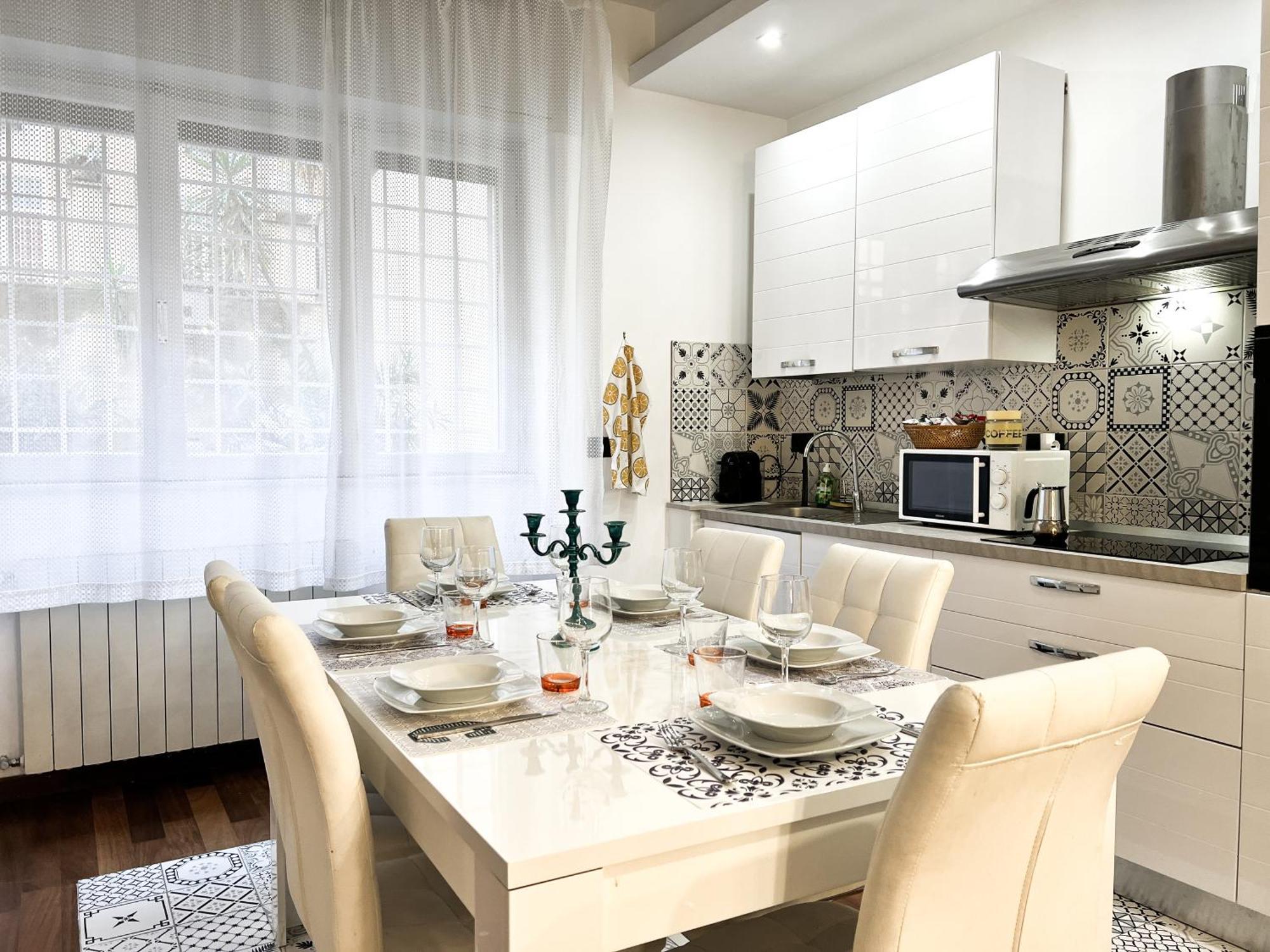 Appartamento Unique House - 3 Bedrooms & 2 Bathrooms With 4 Beds - 100 Meters To The Metro A *