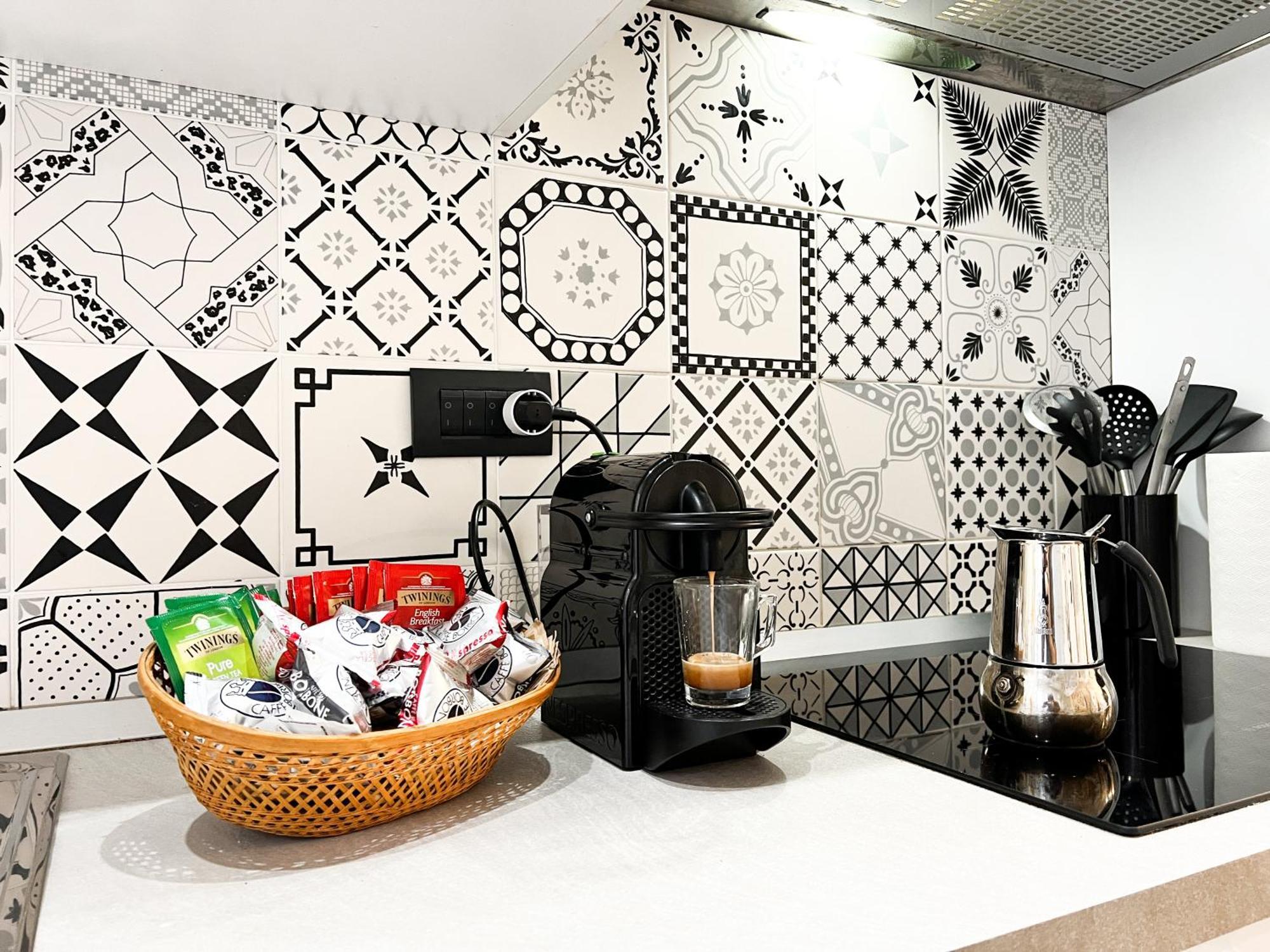 Unique House - 3 Bedrooms & 2 Bathrooms With 4 Beds - 100 Meters To The Metro A Appartamento