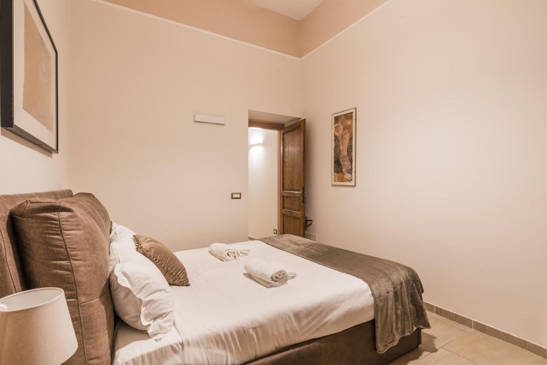 The Rent - Two-bedroom Near Fori Imperiali Apartment