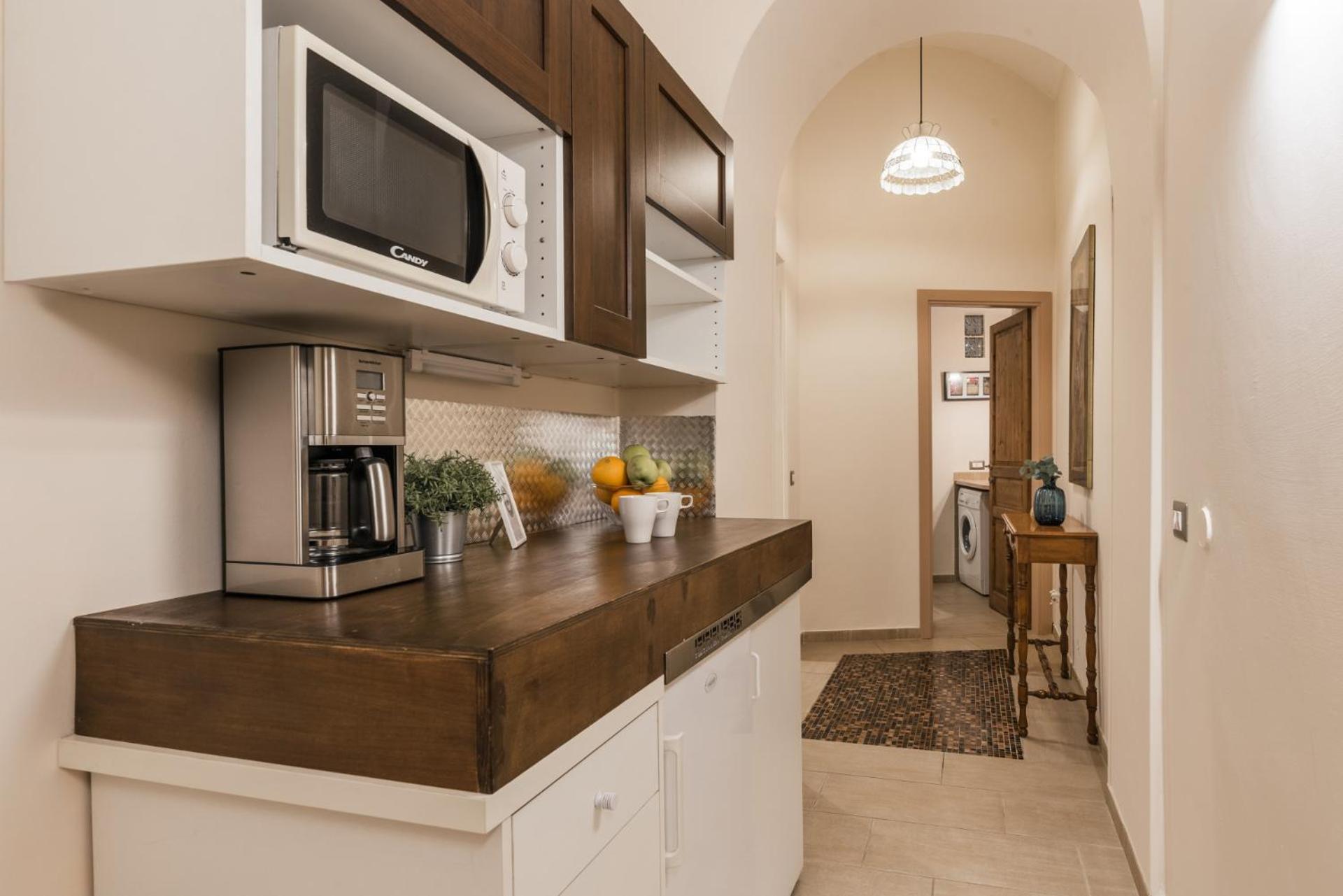 The Rent - Two-bedroom Near Fori Imperiali Apartment Rome