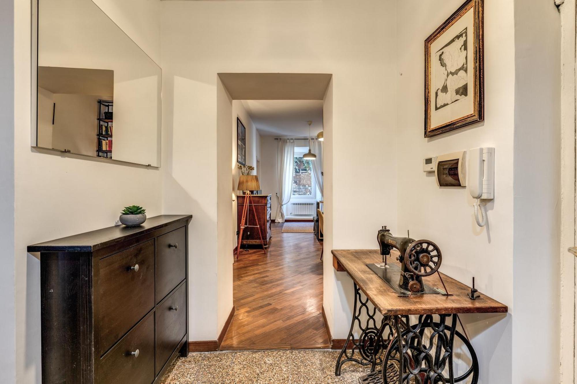 Apartment Elegant Two Bedroom Apartment-colosseum Rome
