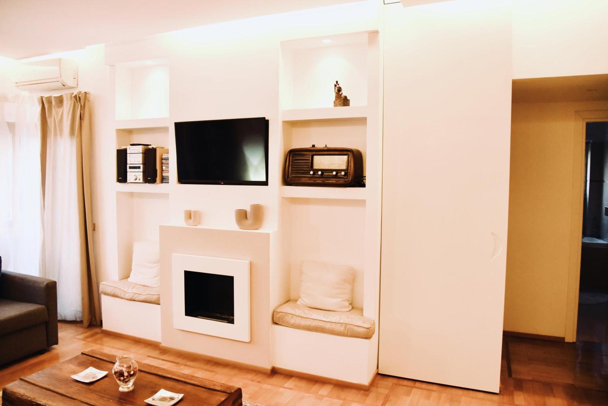 Chic And Elegant In The Heart Of Apartment