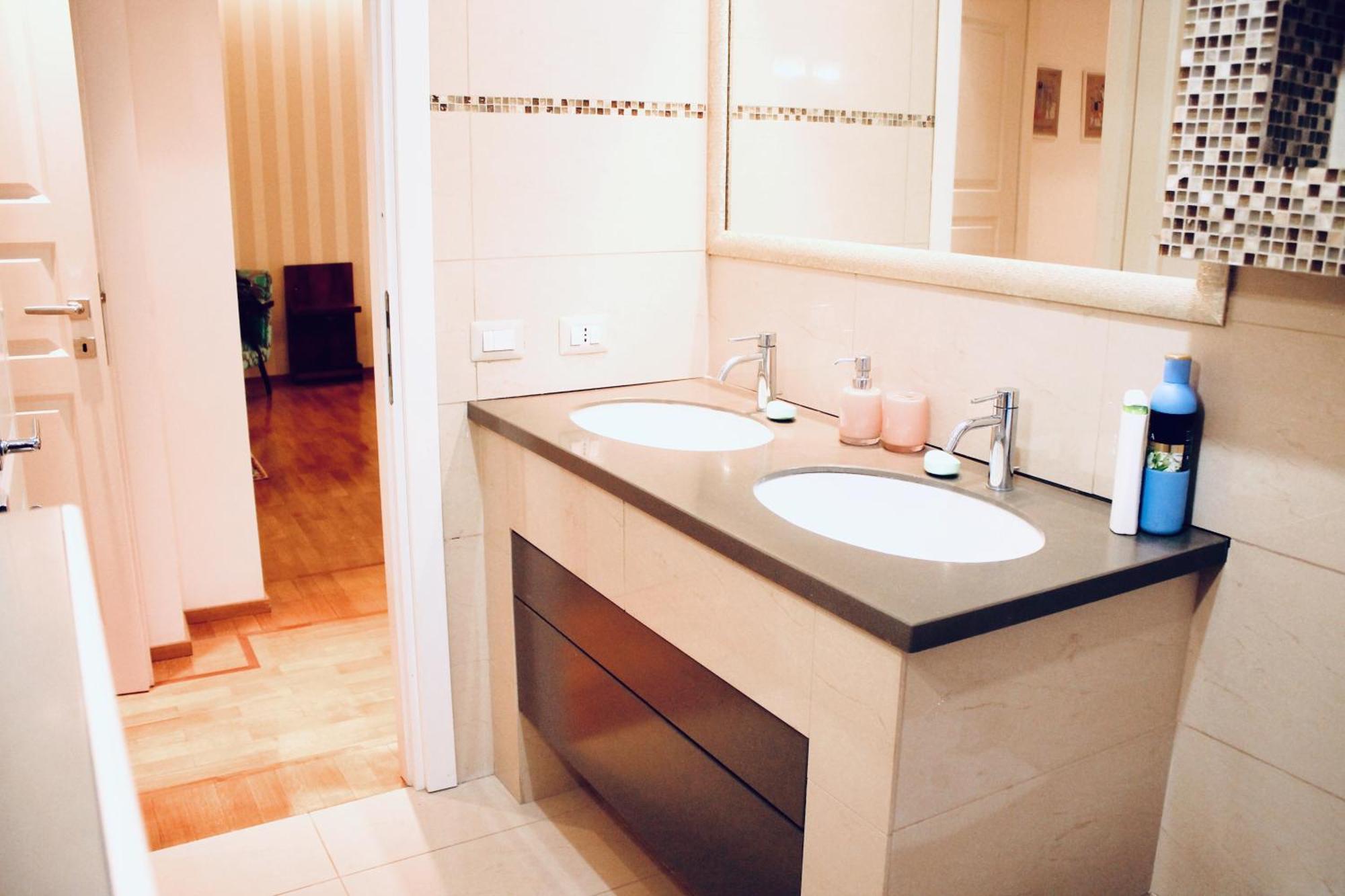 Chic And Elegant In The Heart Of Apartment *