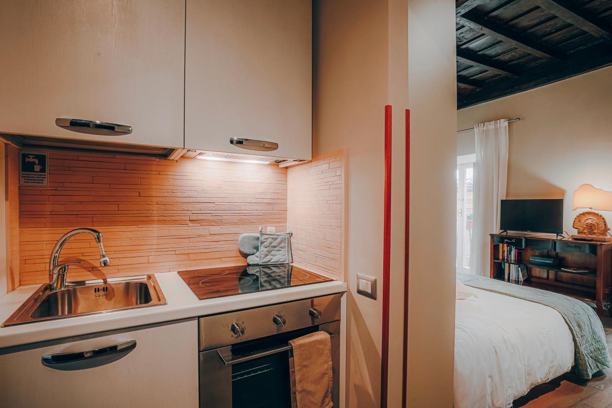 Pantheon Eleven Apartment