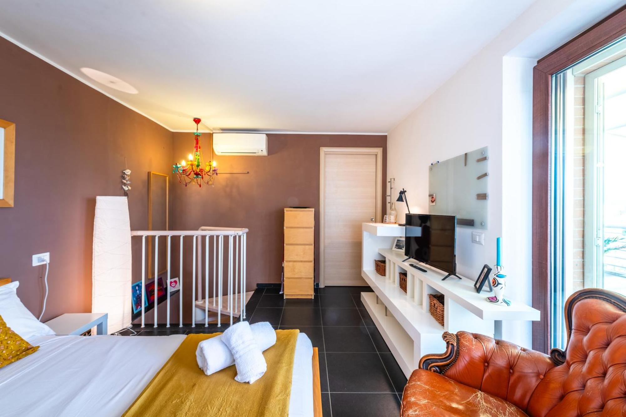 Apartment Around