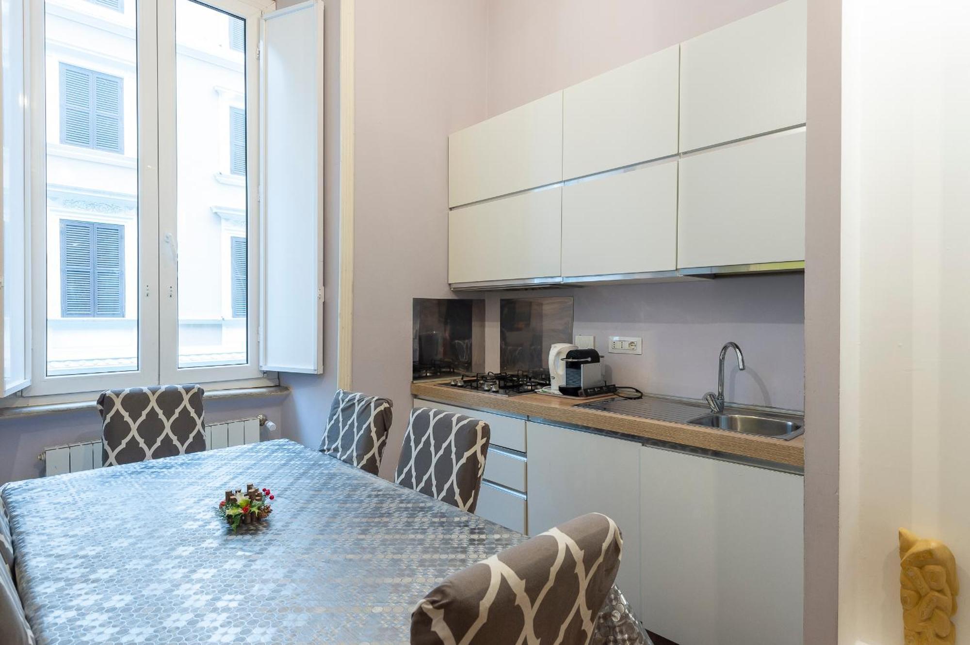 Luxury Three Bedrooms Flat In Center Appartamento