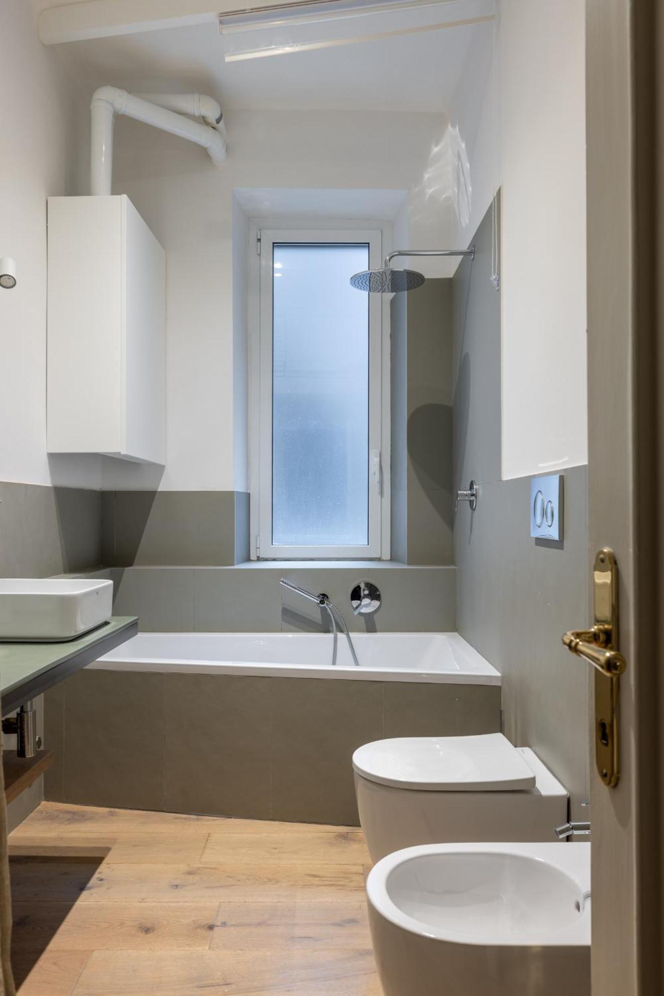 Urban Chic 2 Bedroom Vatican Escape Apartment Rome