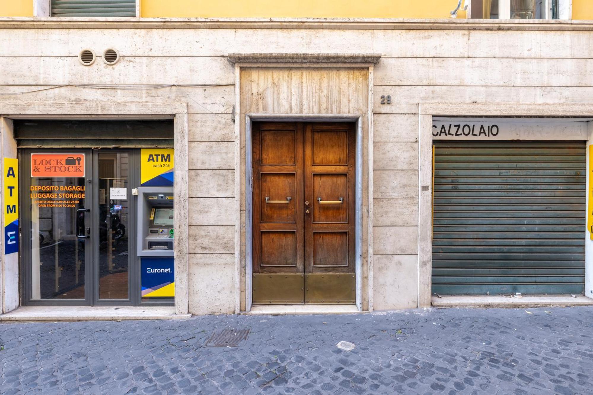 Urban Chic 2 Bedroom Vatican Escape Apartment