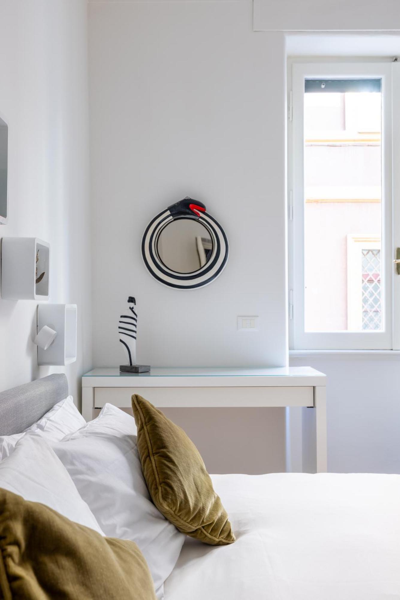 Urban Chic 2 Bedroom Vatican Escape