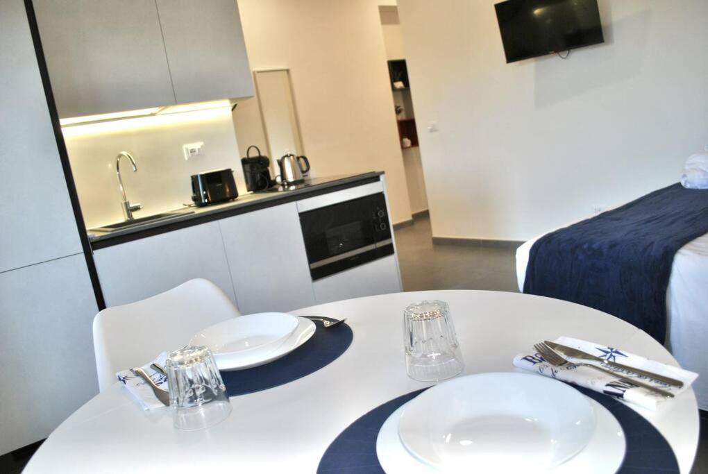 White Mary House For Two People Apartment Rome