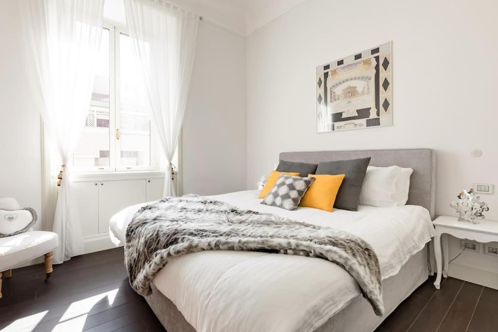 Re-imagined In Historical Building Apartment Rome