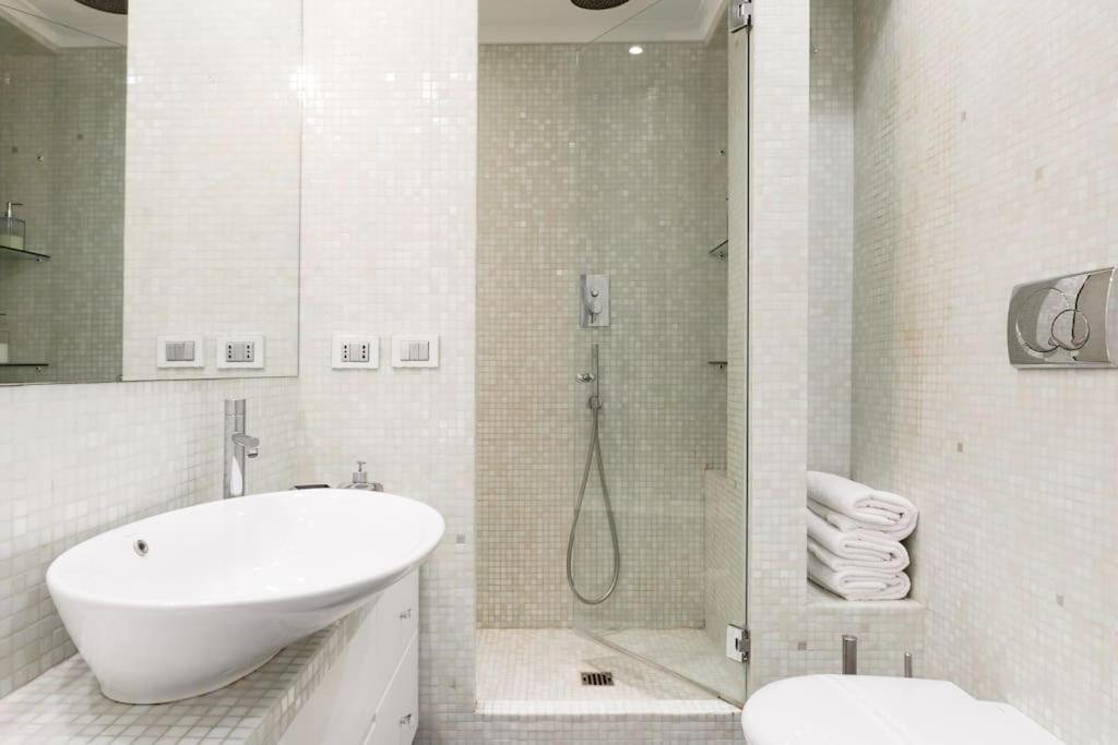 Re-imagined In Historical Building Apartment