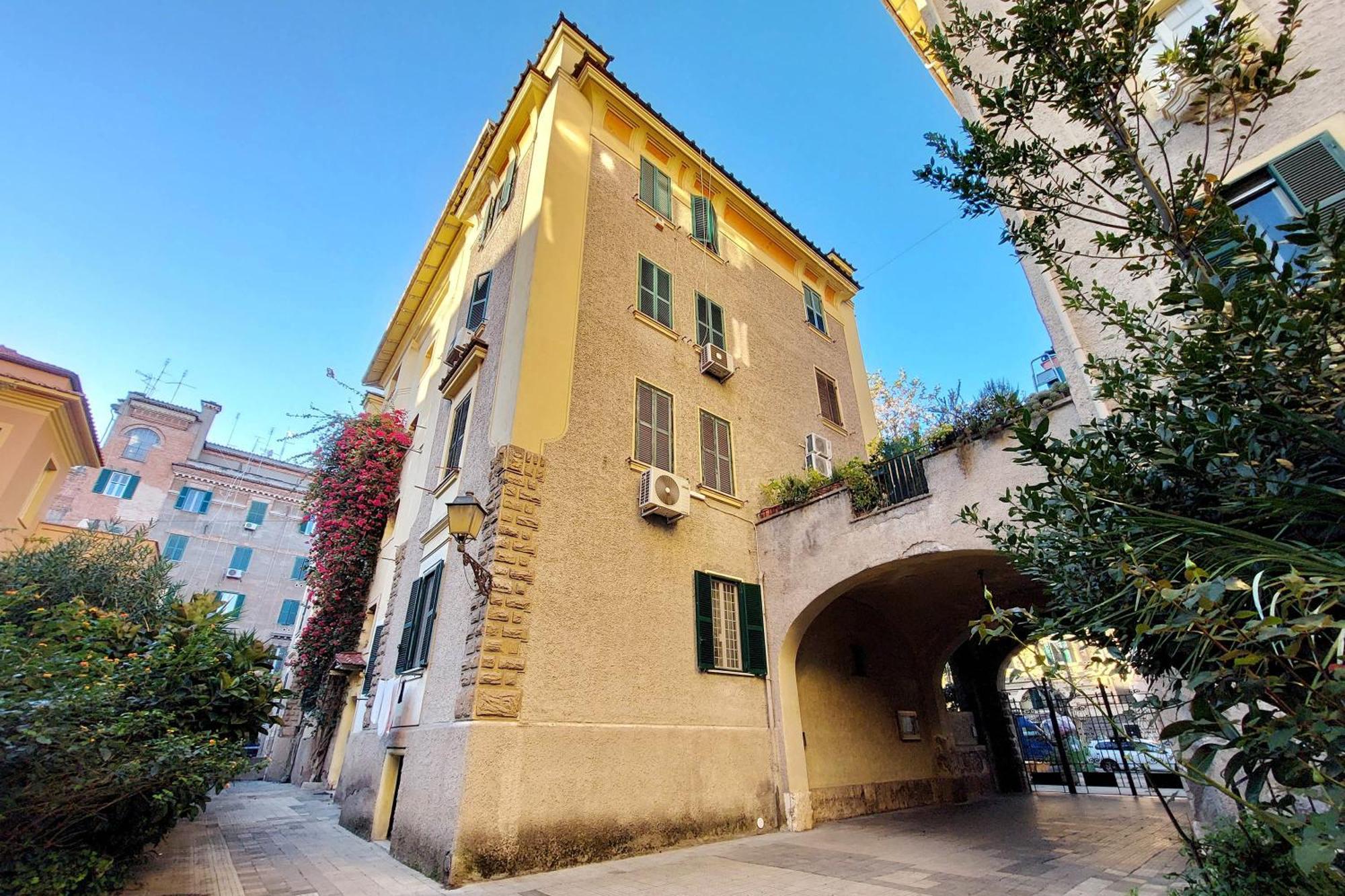 Ych-brand New Vatican Flat With Terrace *