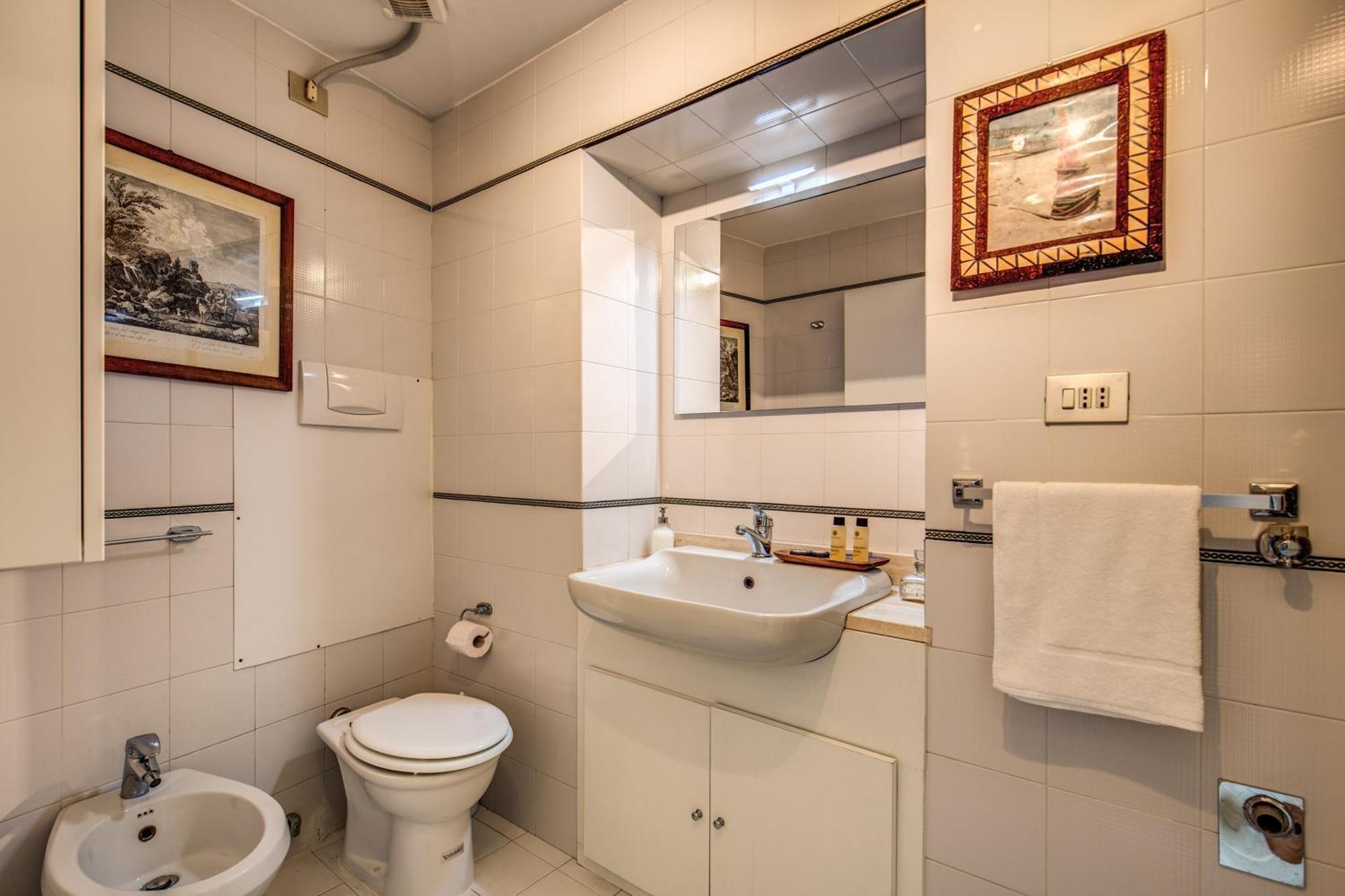 Apartment Elegant Behind The Colosseum Rome