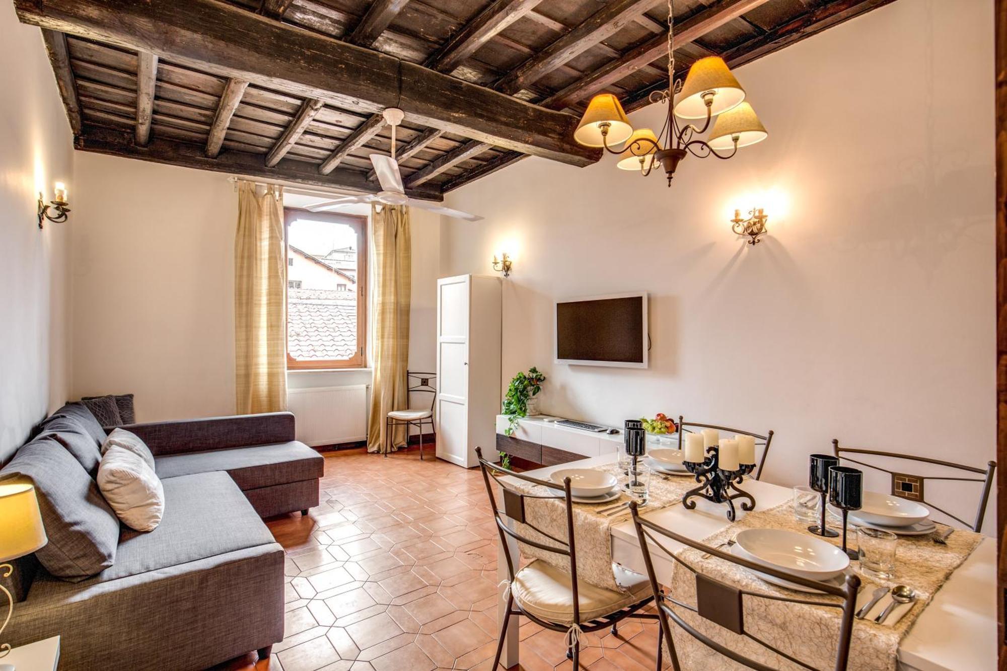 Elegant Behind The Colosseum Apartment Rome