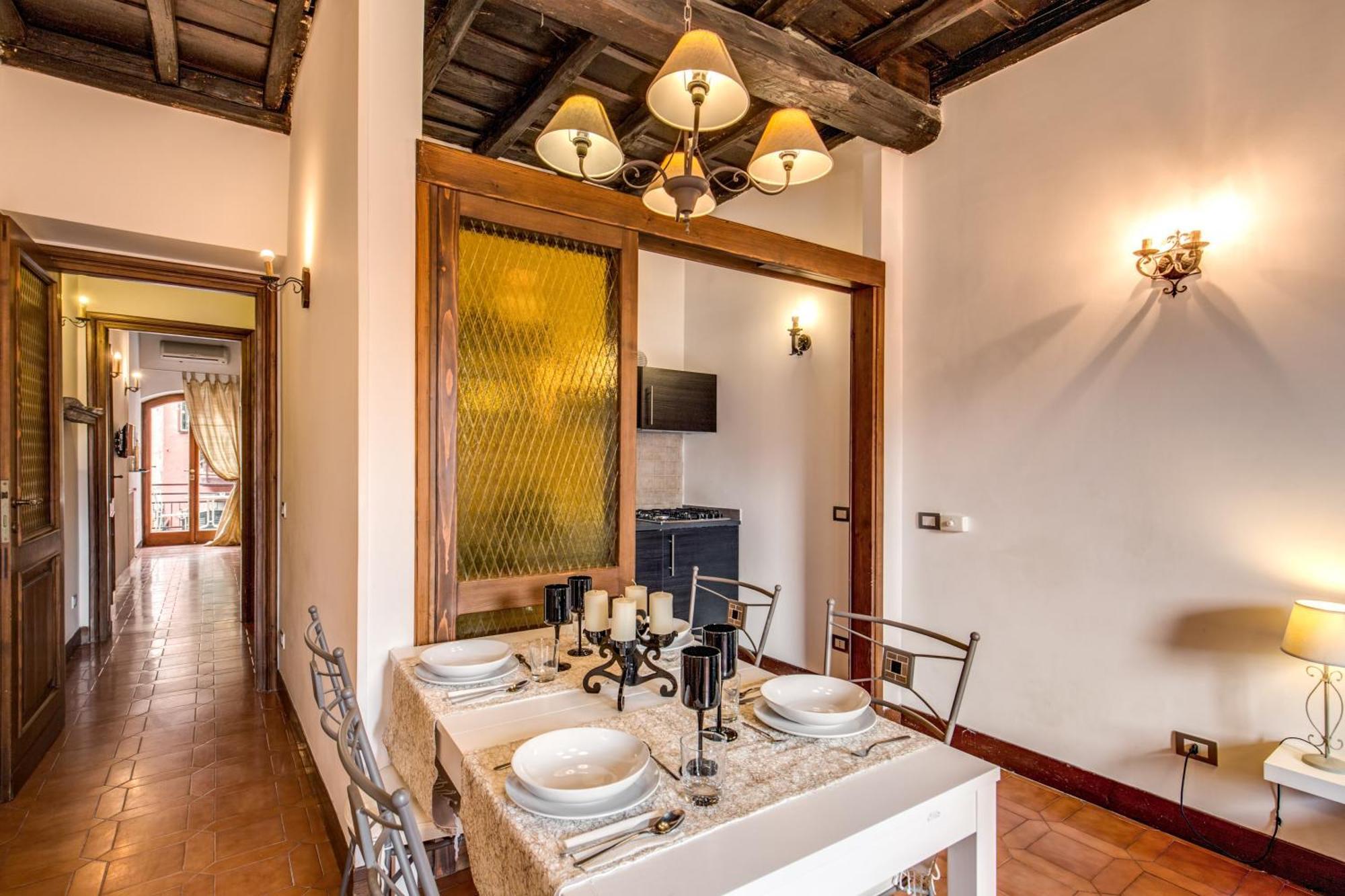 Elegant Behind The Colosseum Apartment *