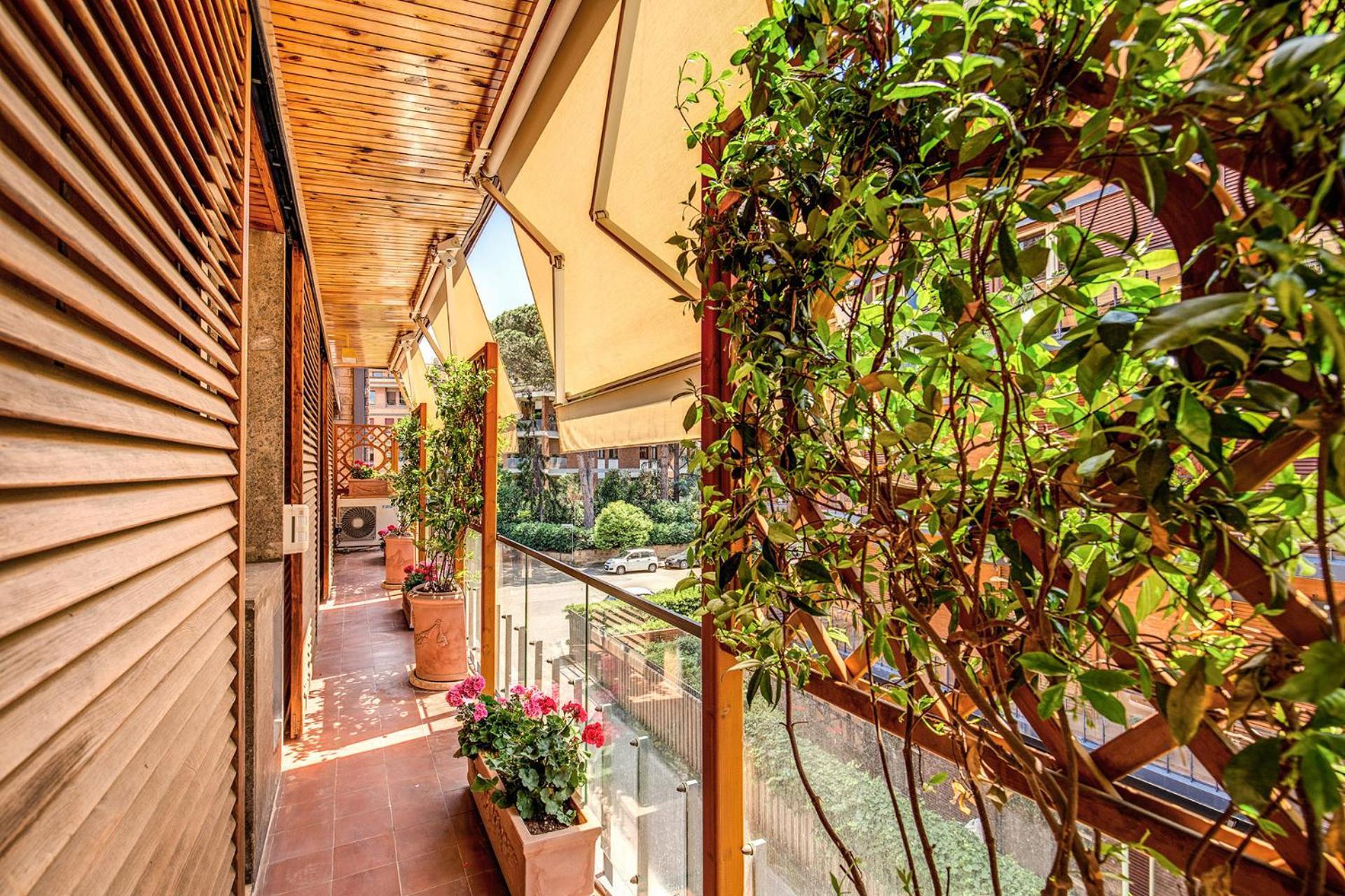 Terrazza Piccolomini: Elegant Stunning View Over Rome/st Peter's Dome Apartment *
