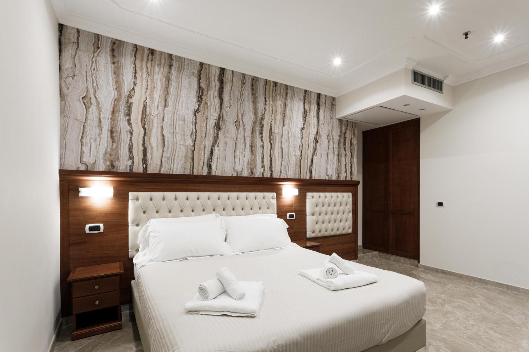 Esposizione Luxury Hotel 3*