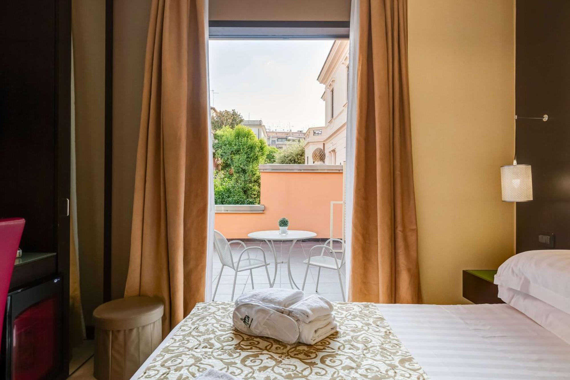 Western Cinemusic Hotel Roma