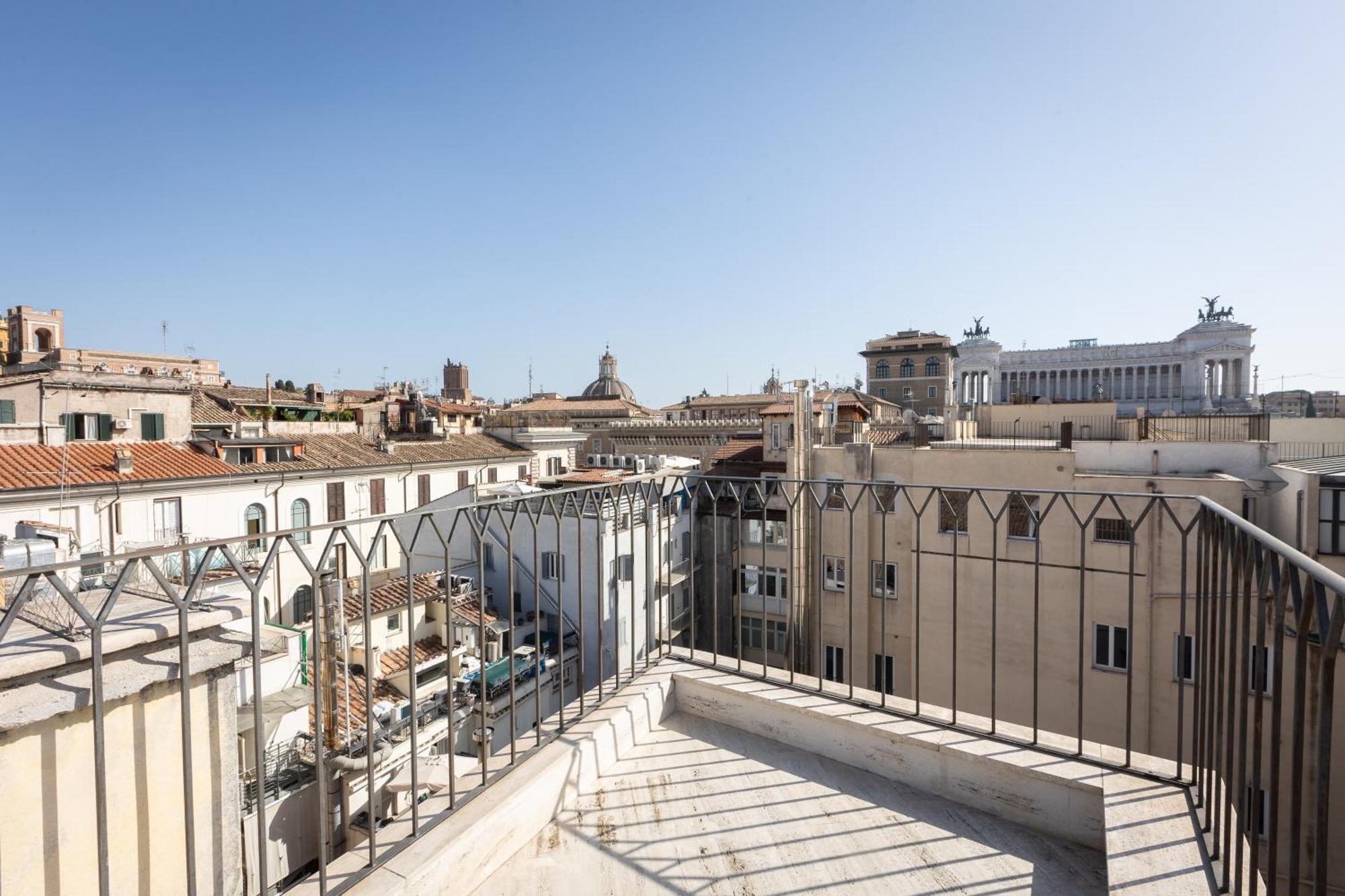 Amazing 3 Levels Penthouse Piazza Venezia Apartment *