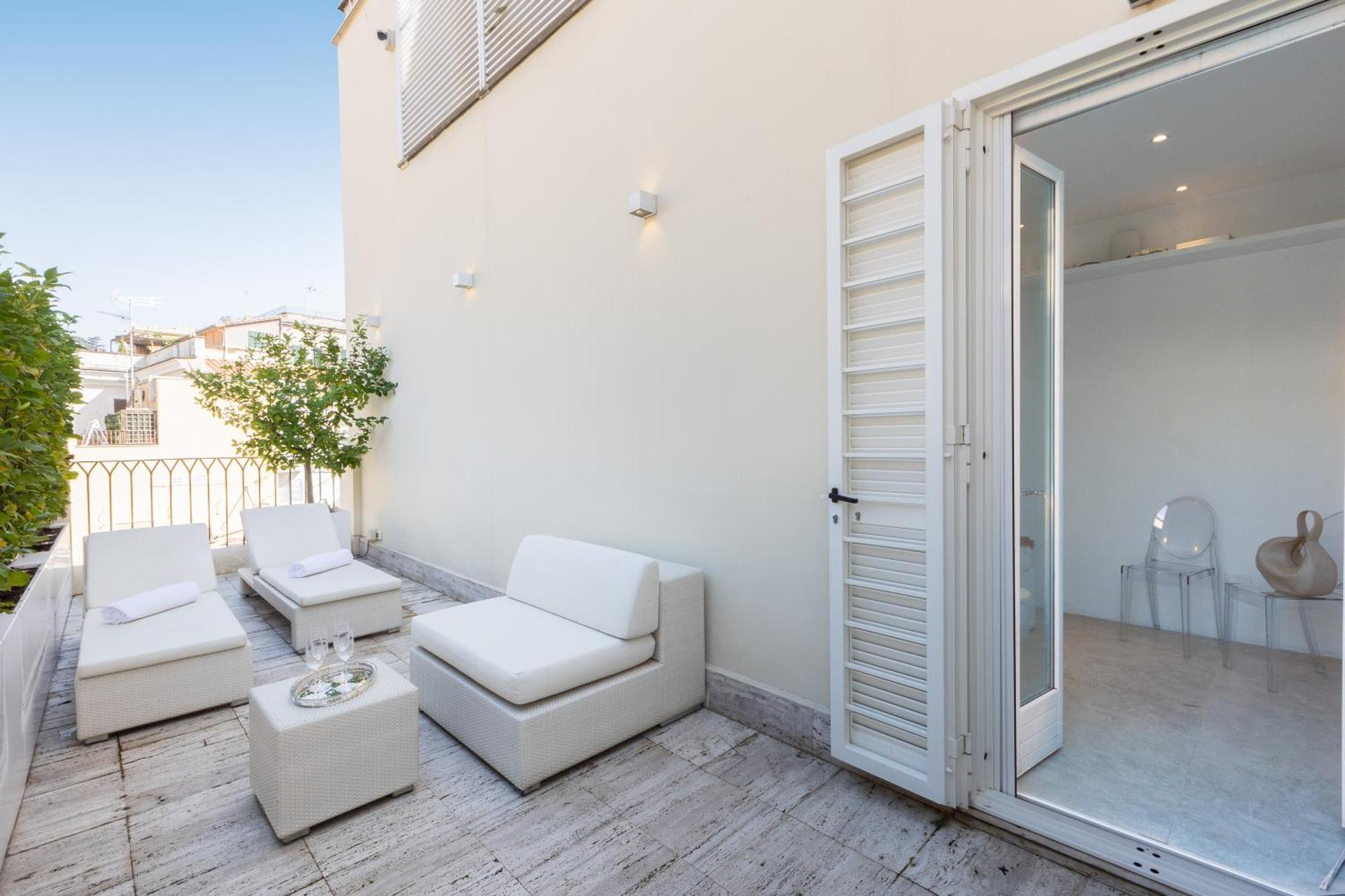 Amazing 3 Levels Penthouse Piazza Venezia Apartment Rome