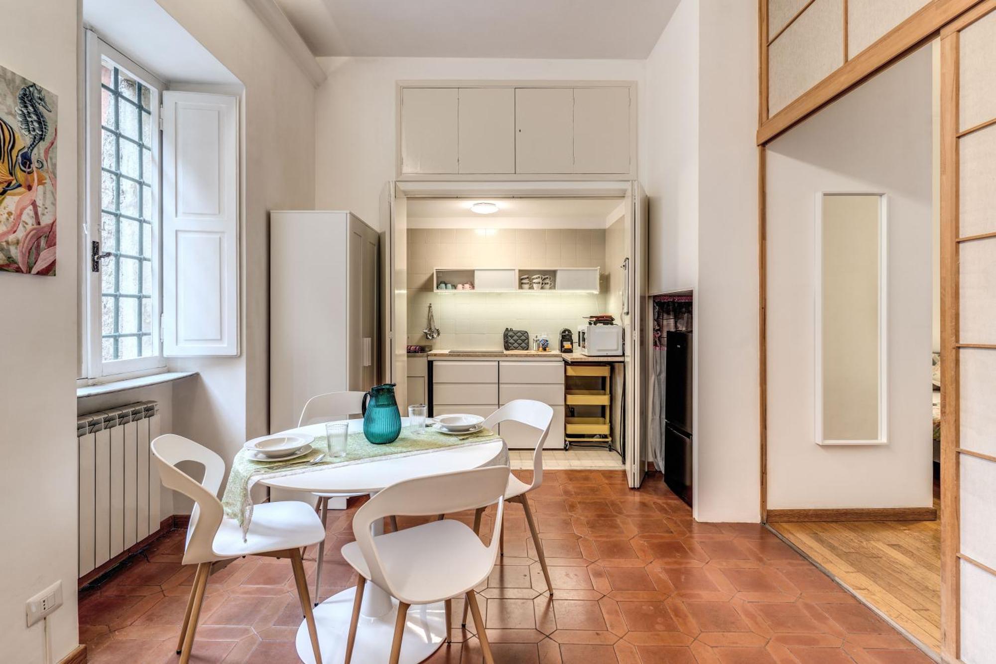 Elegant Behind The Colosseum Apartment Rome