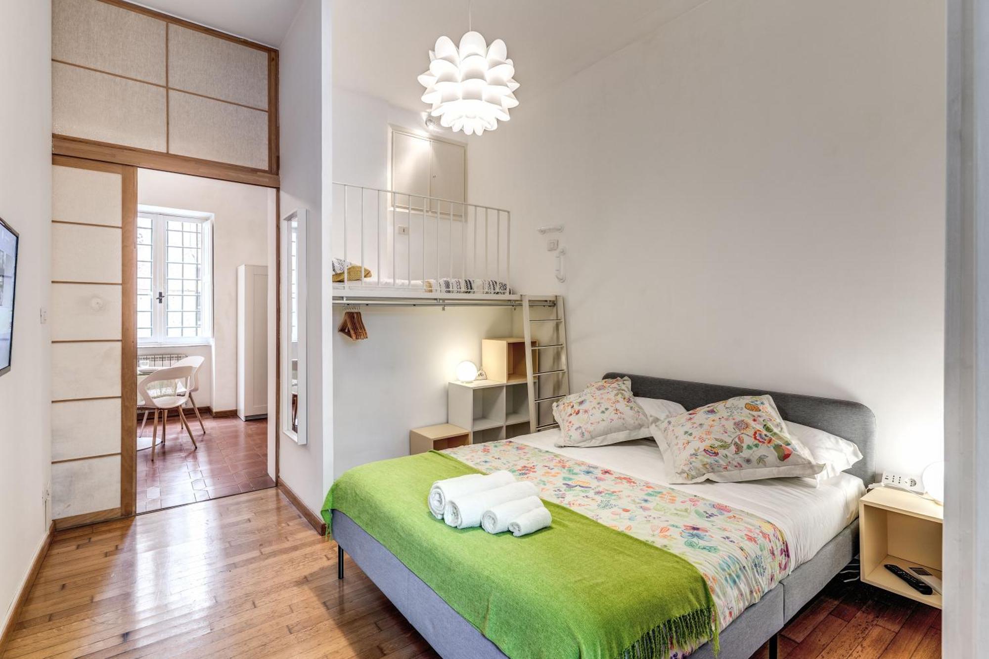 Elegant Behind The Colosseum Apartment