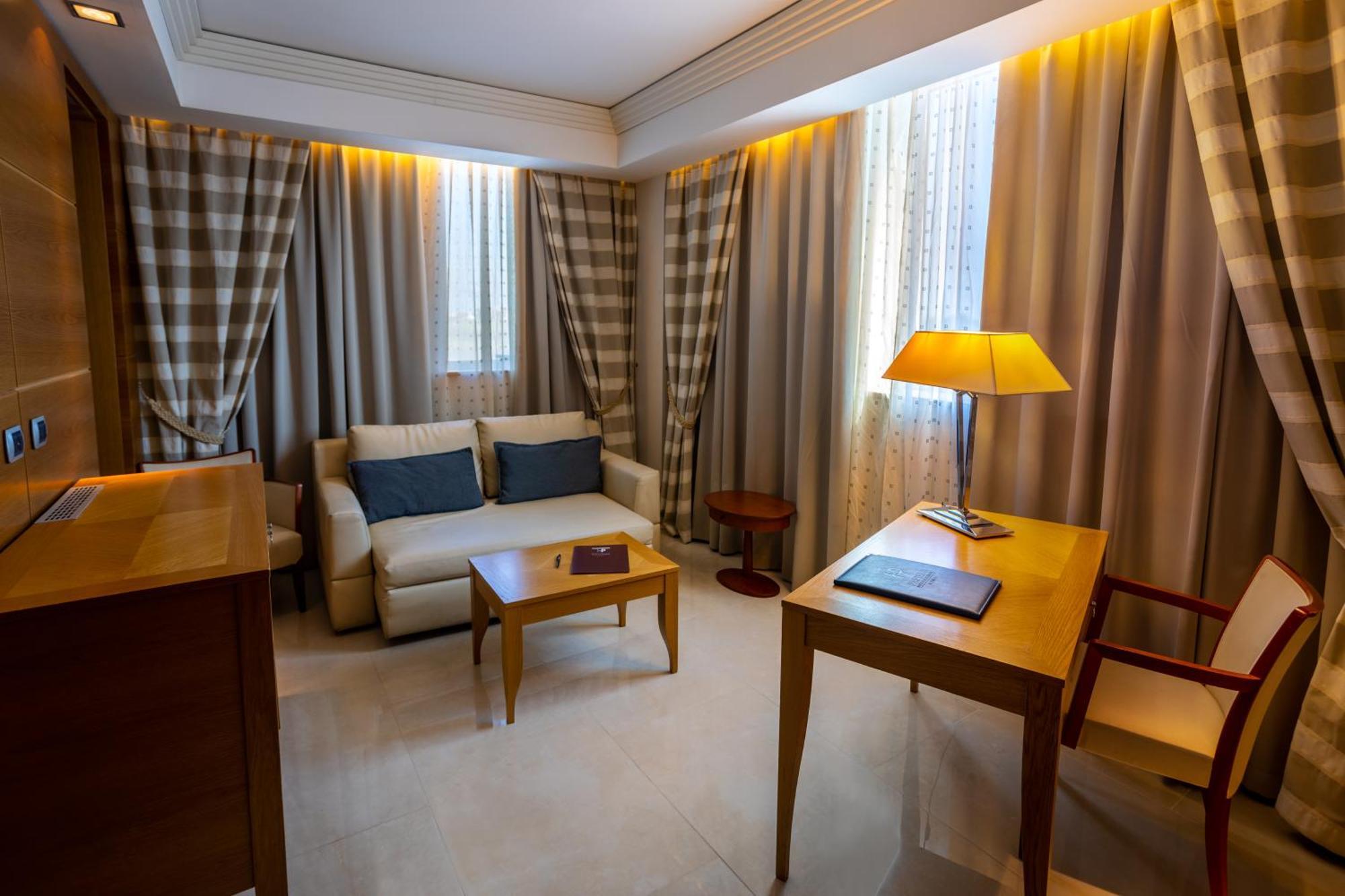 Hotel Papillo & Rome