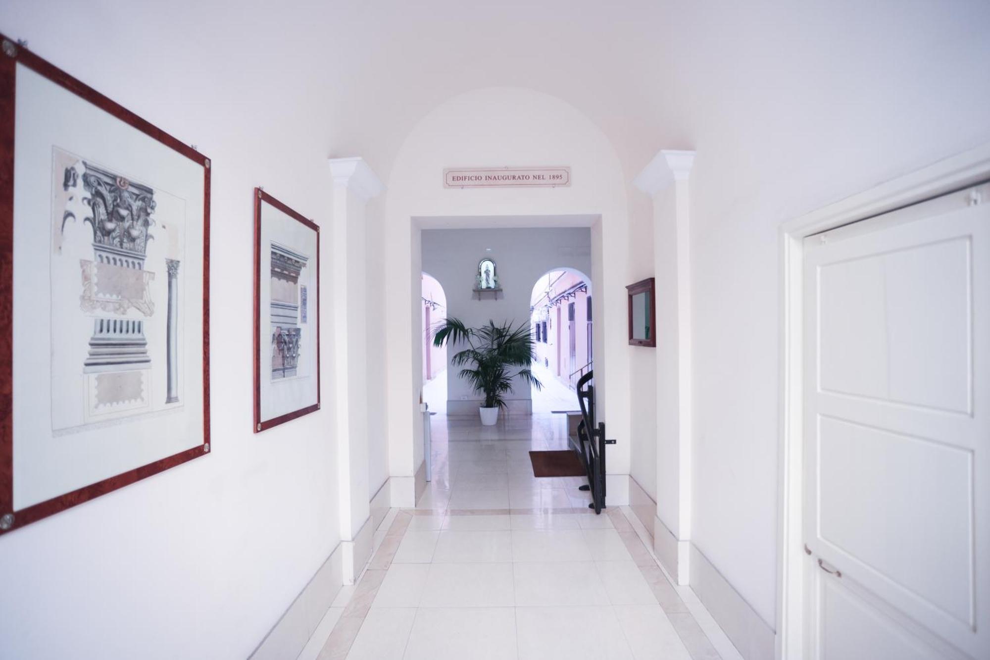 Vatican Museum Apartment *