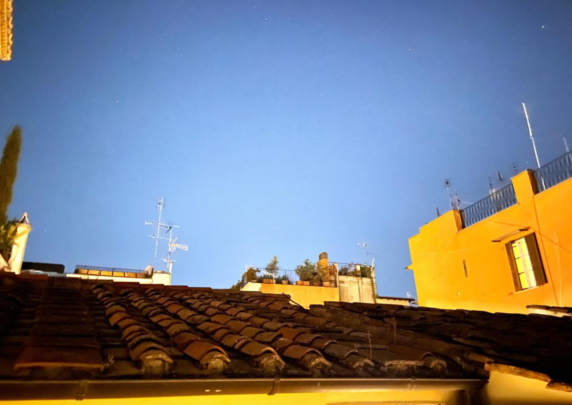 Apartment Terraces Under The Moon *