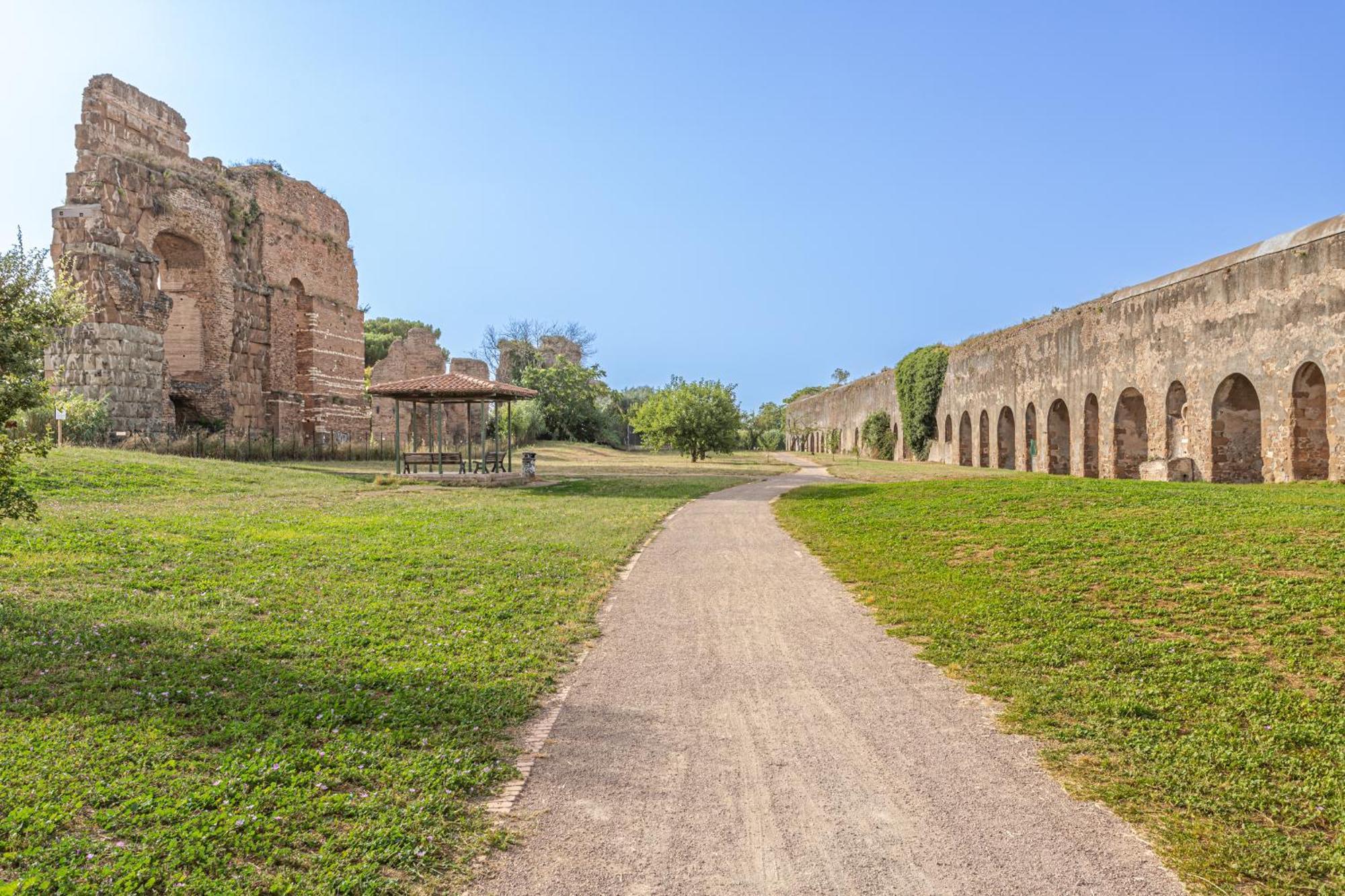 Bbhome Domus Aquae Inside Of Appia Antica Park Villa *