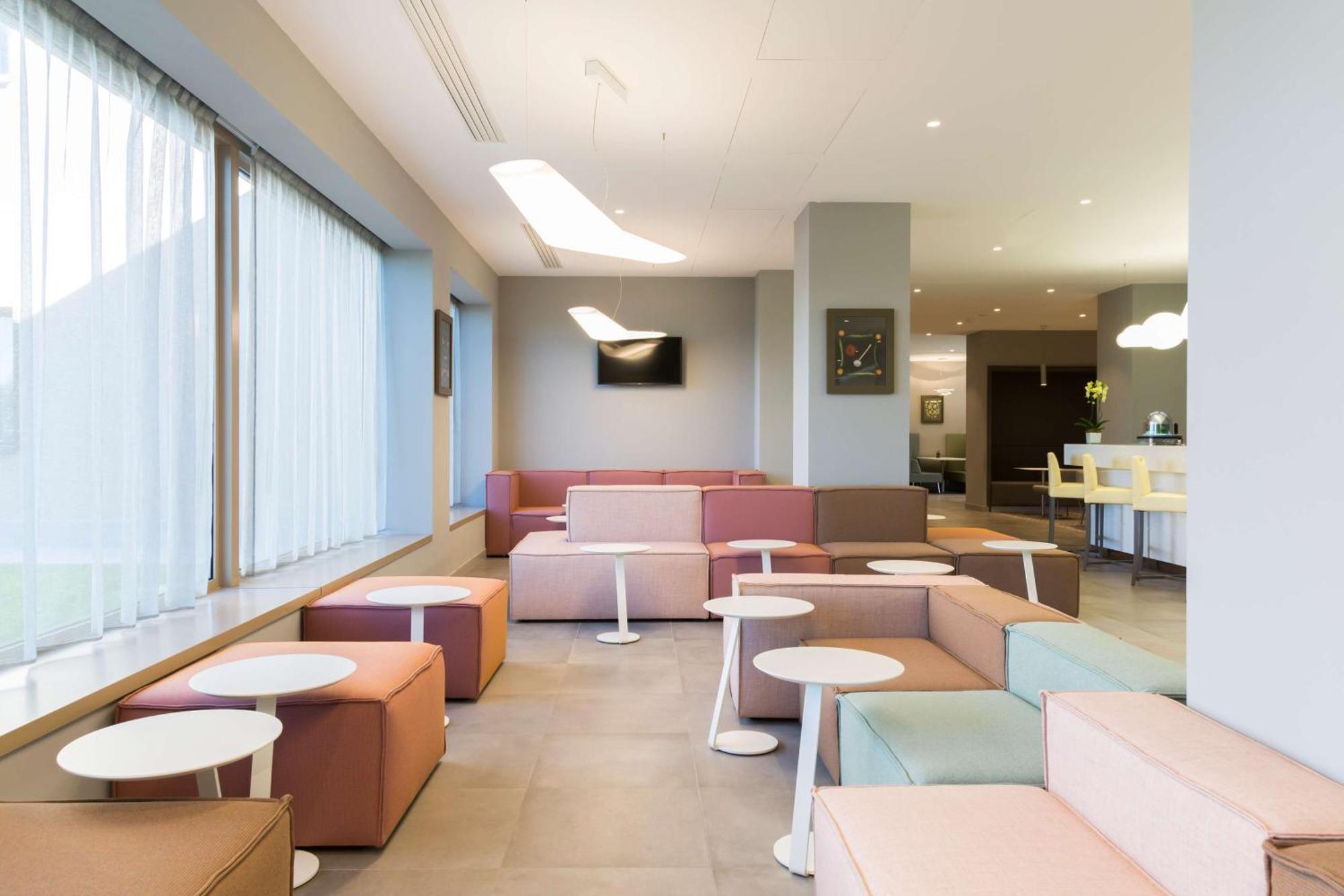 Hotel Hampton By Hilton East