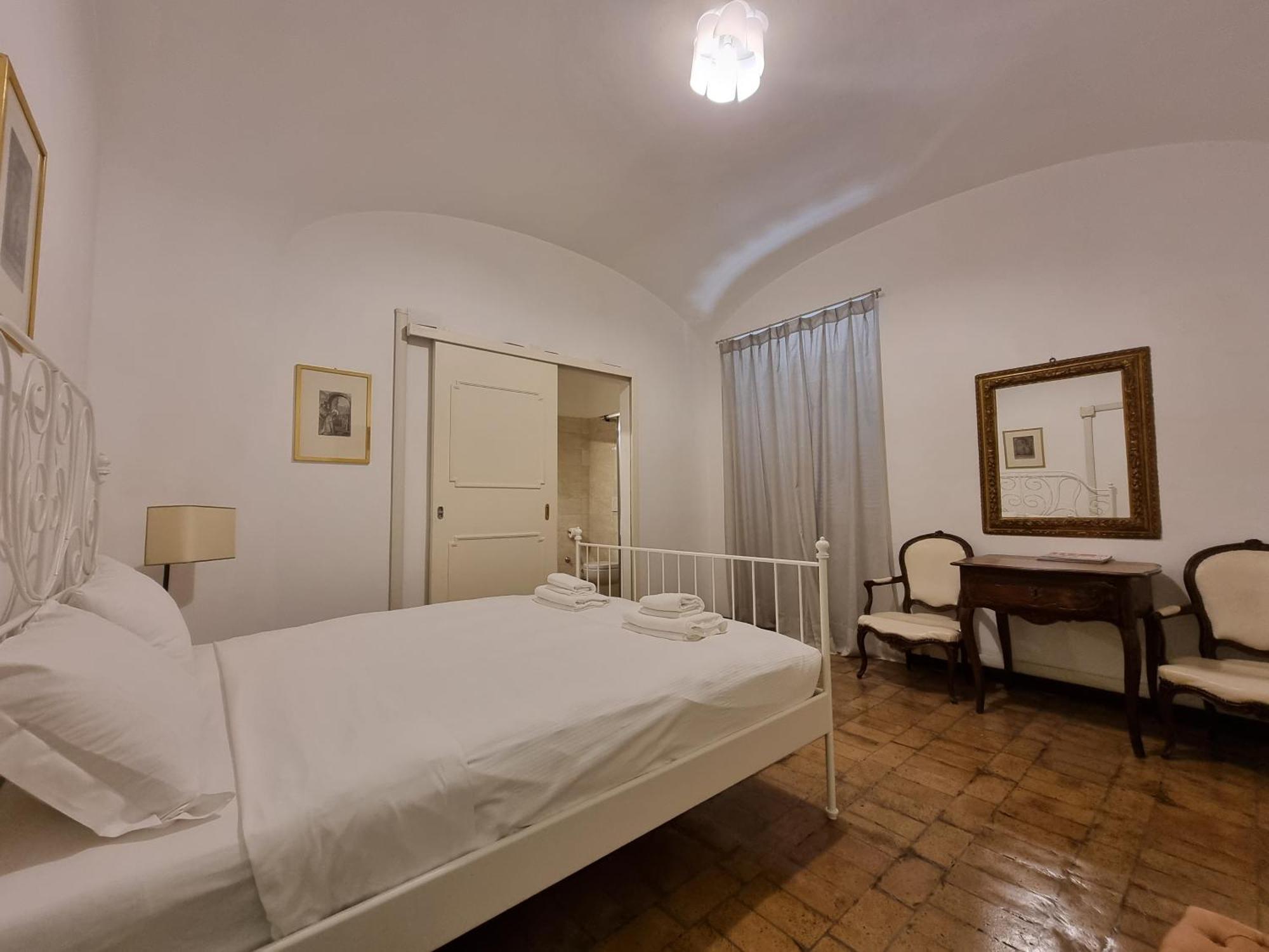 Luxury 2 Bedroom In The Heart Of Appartamento