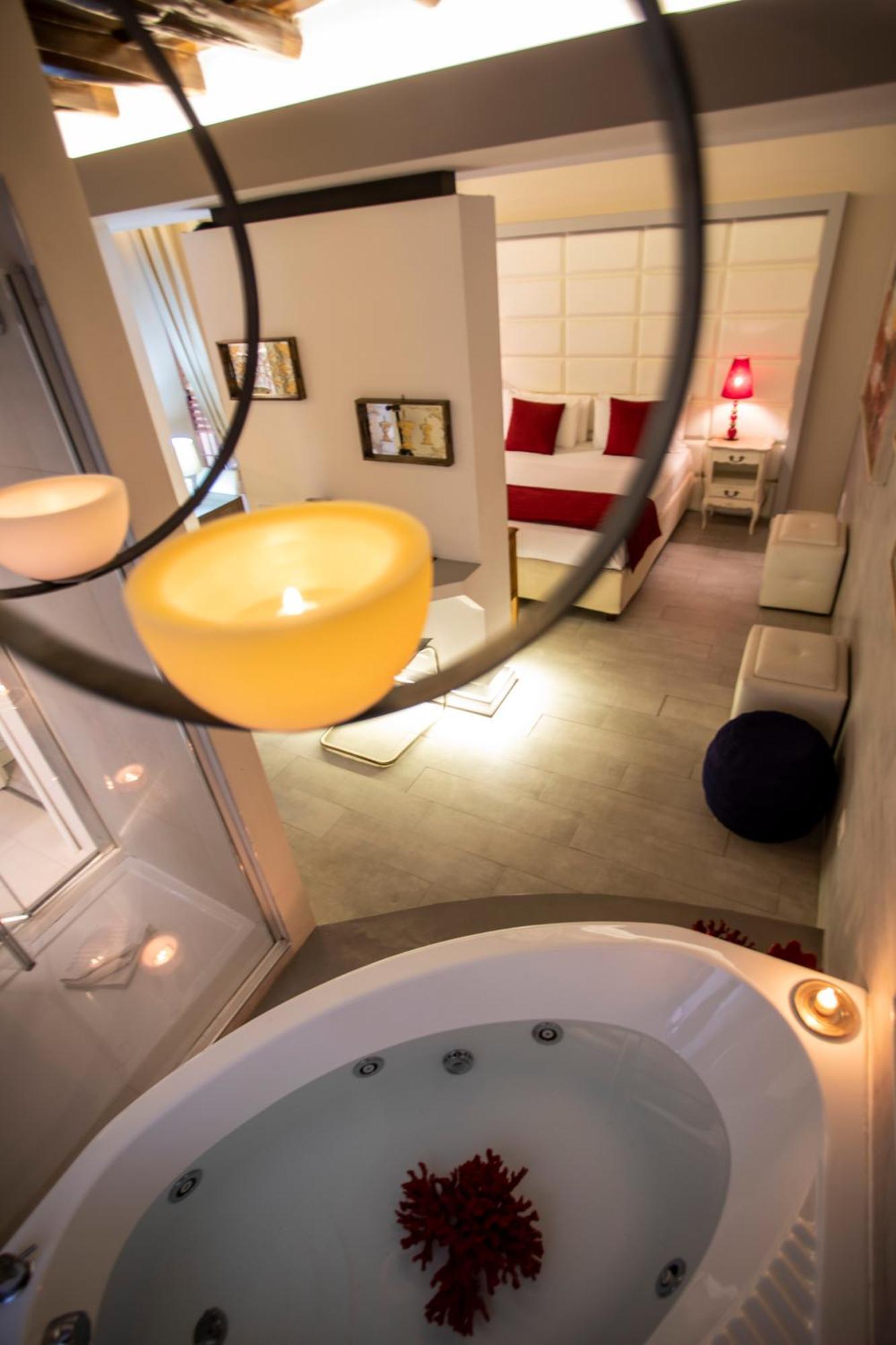 Town House Spagna- Luxury Rooms With Jacuzzi Bath Guest house