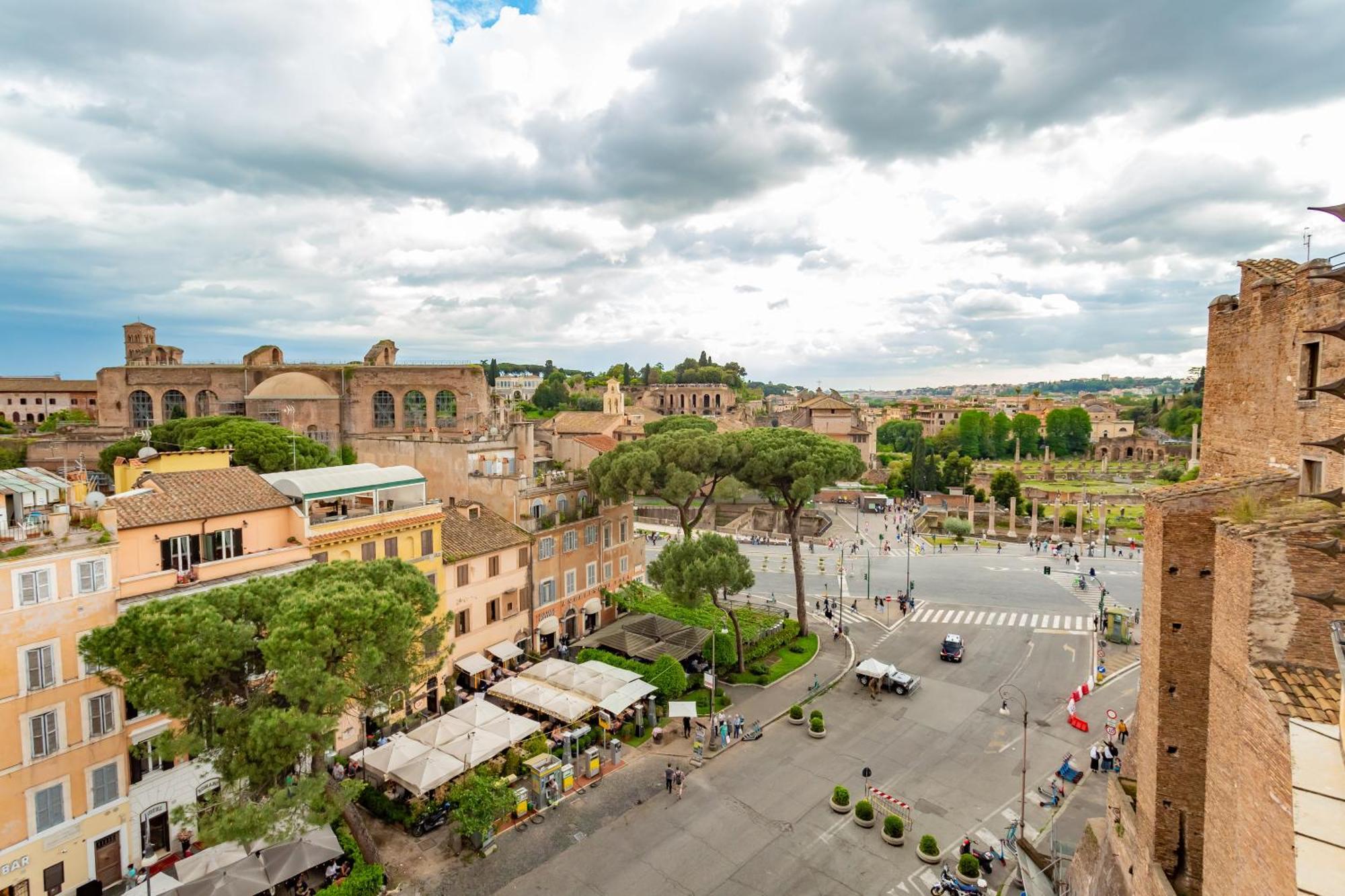 Maxima: Amazing View Of The Roman Forum *