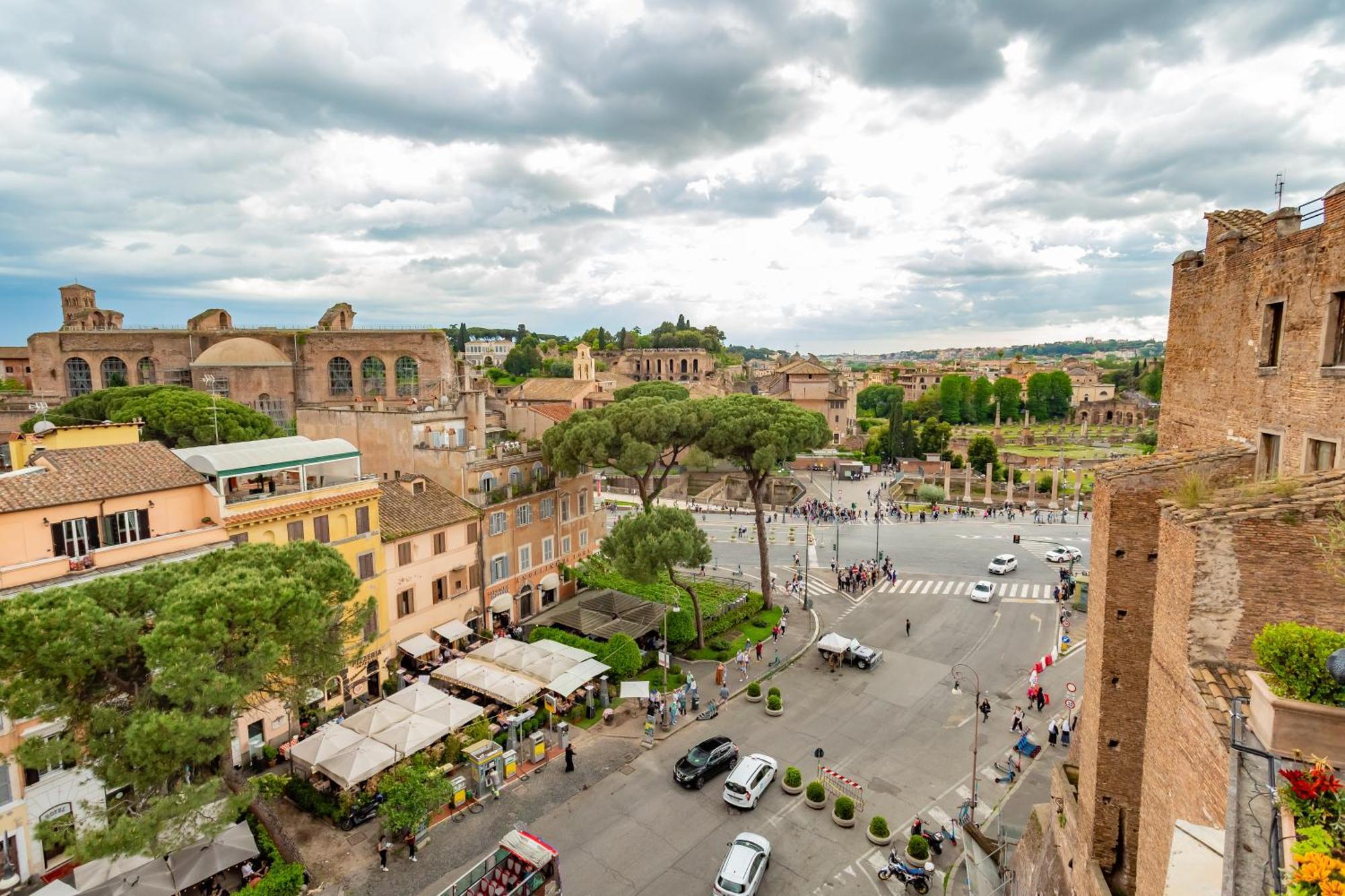 Maxima: Amazing View Of The Roman Forum * Rome