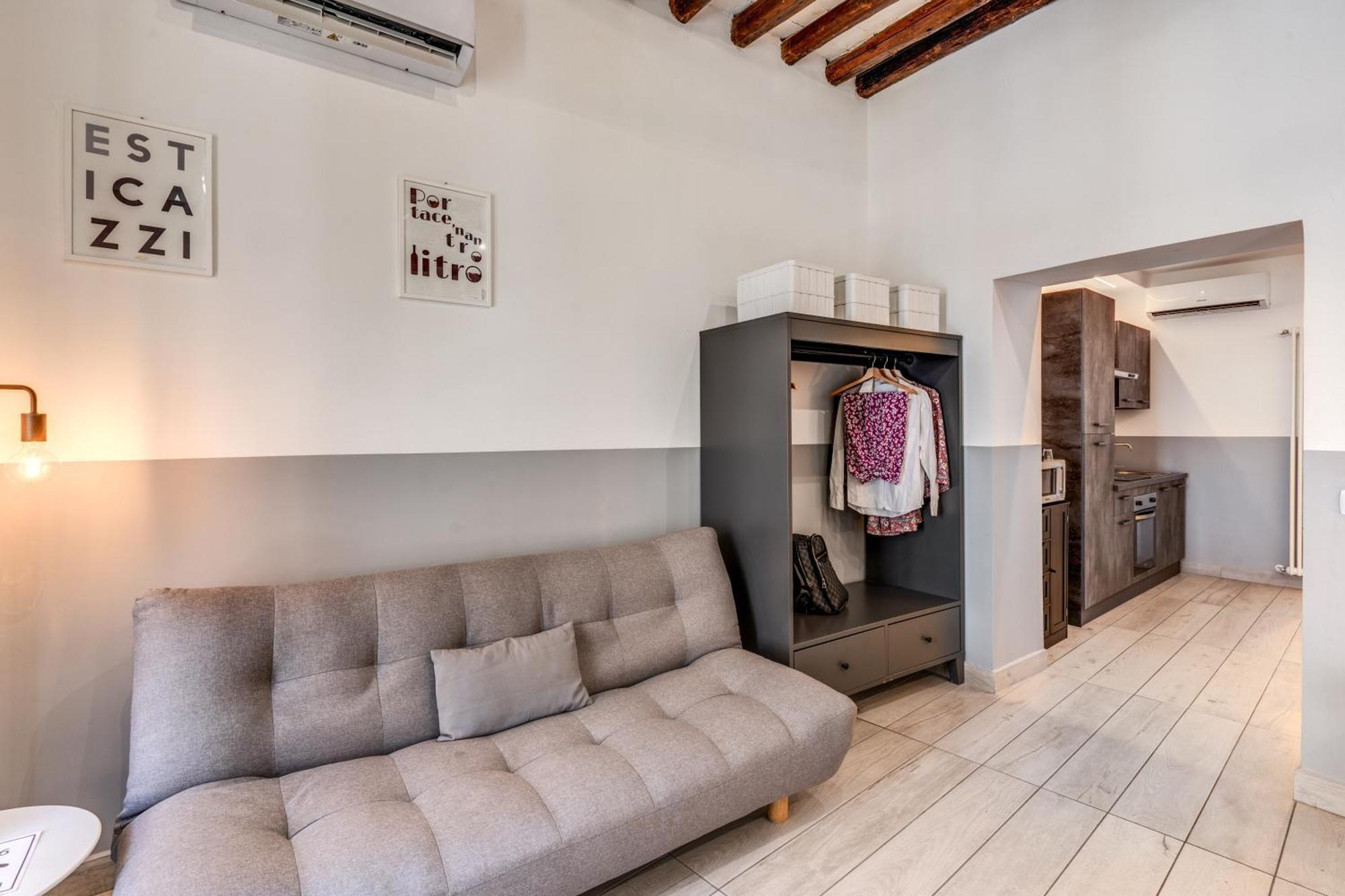 Costaguti 36 Apartment