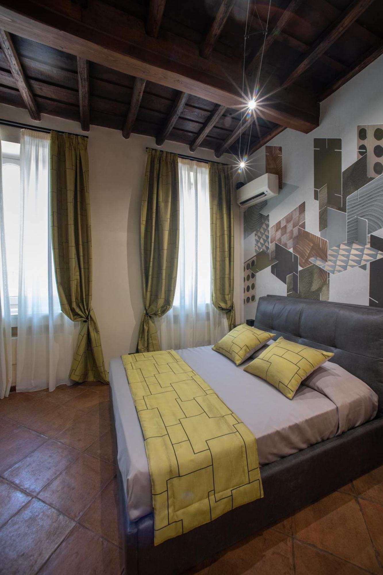 Vittoria House *