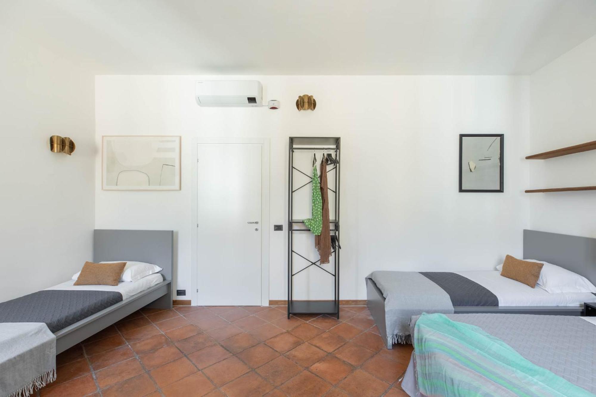 Iflat Pantheon's Roomy And Friendly Roma