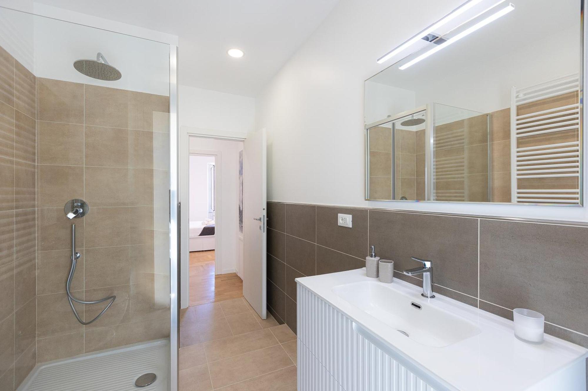 Colosseo Modern By In Apartment