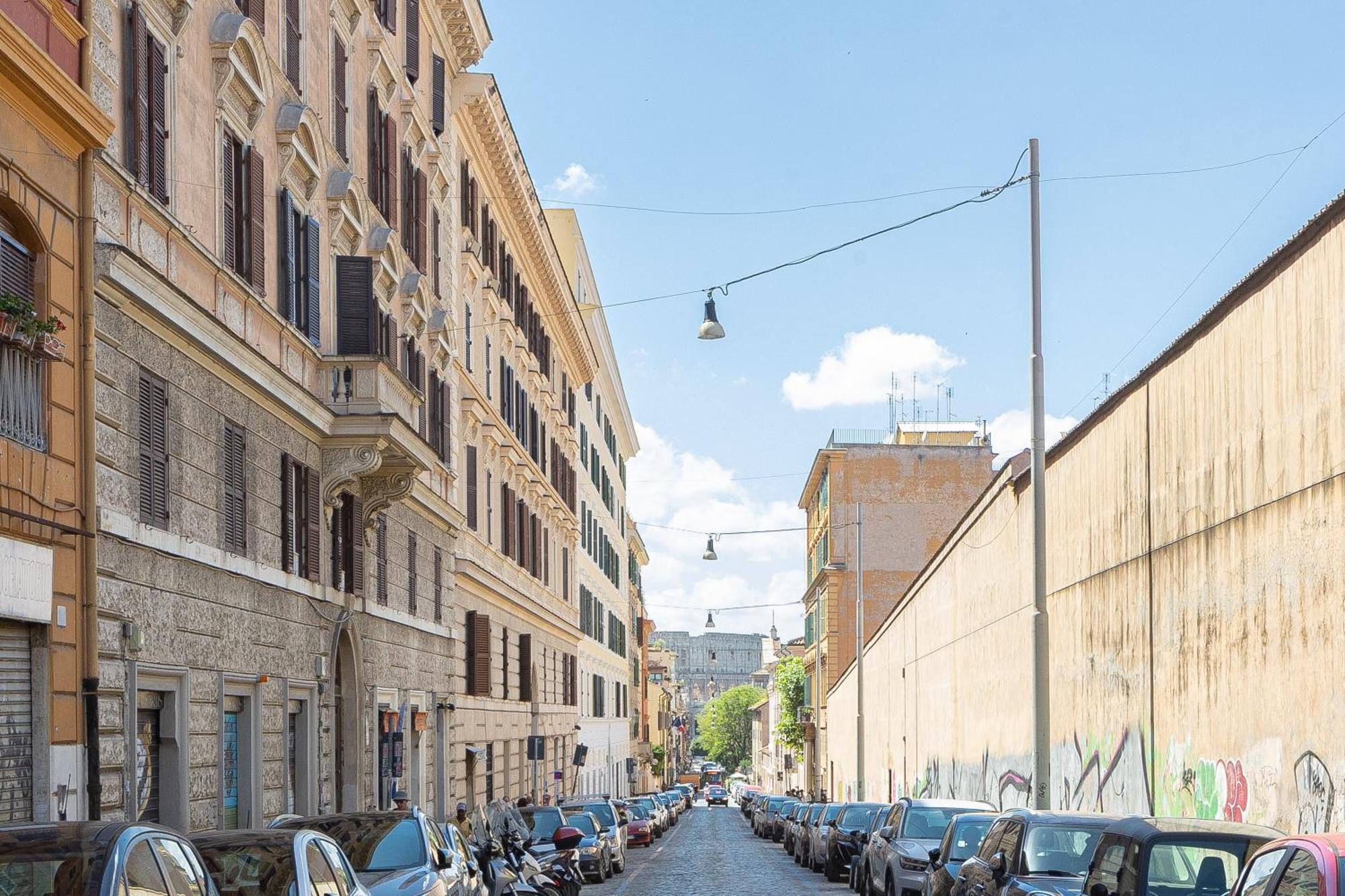 Colosseo Modern By In Apartment